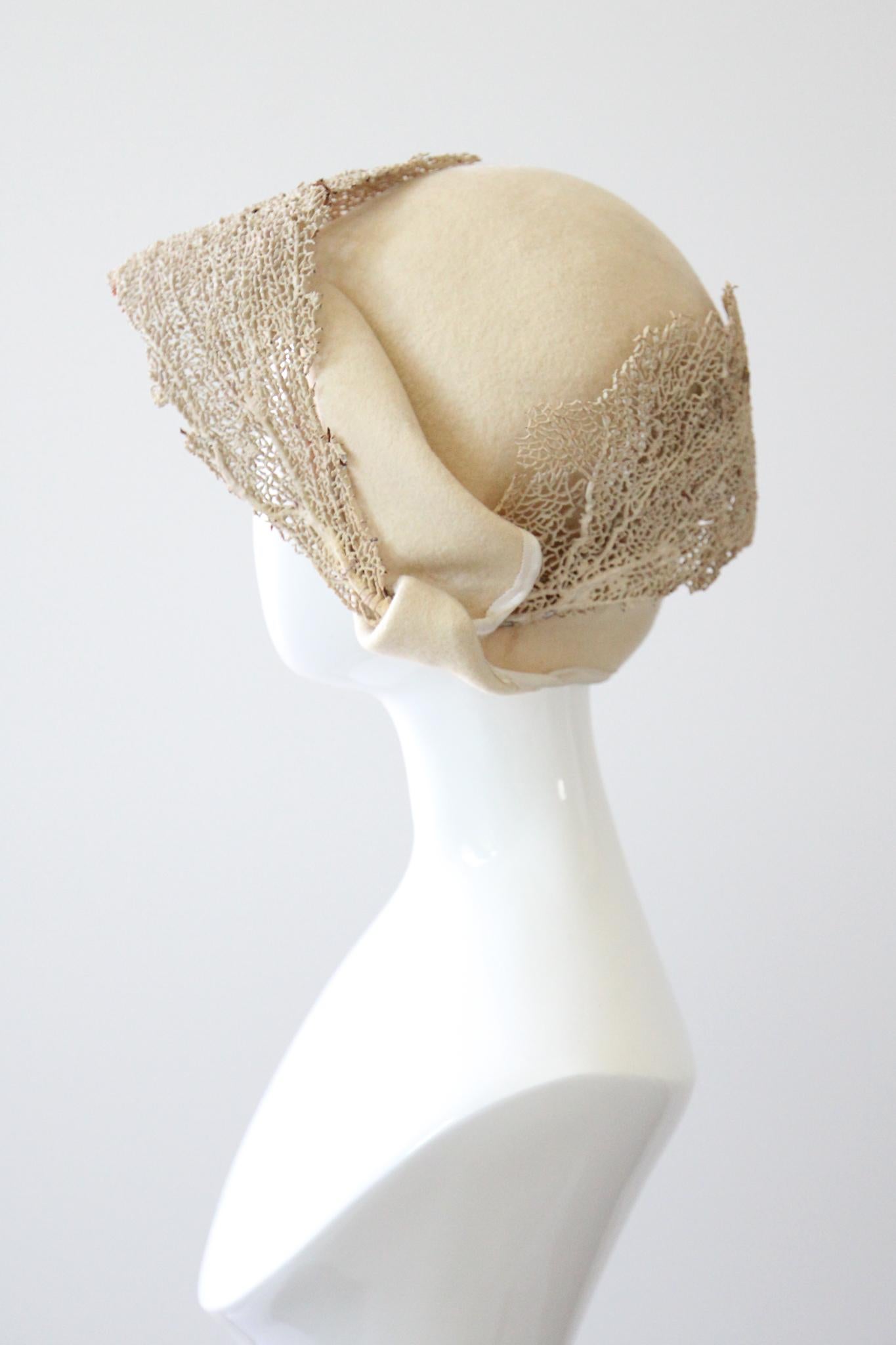 Vintage 1920's Creme Filz Cloche Hut Meer Fan Koralle Roaring 20s Cloche Hut im Angebot 2