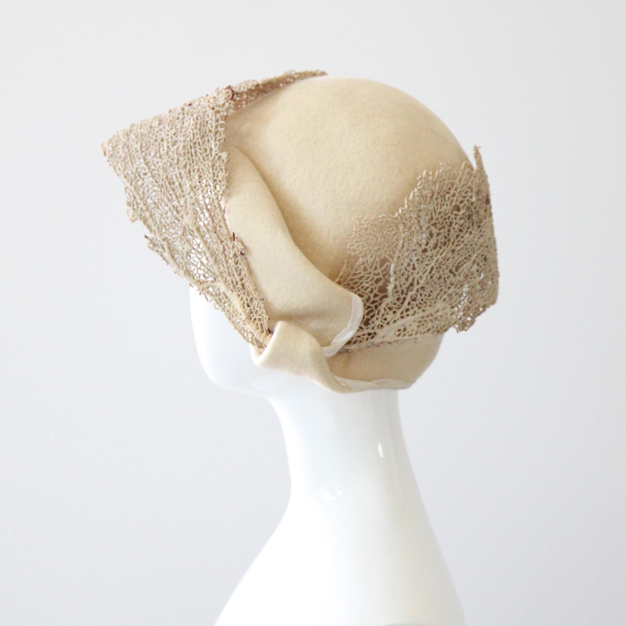 Vintage 1920's Creme Filz Cloche Hut Meer Fan Koralle Roaring 20s Cloche Hut im Angebot 3