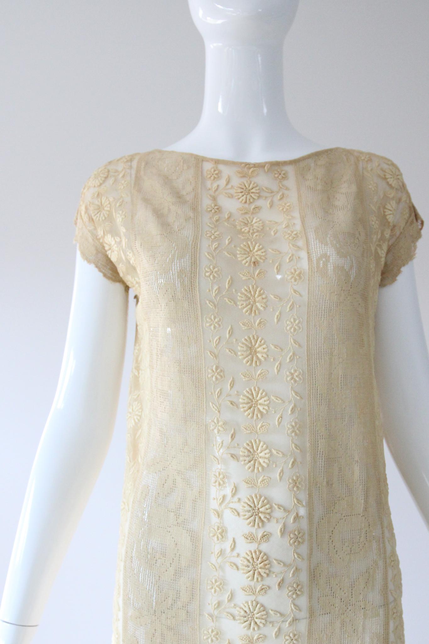 Vintage 1920's Cream Floral Lace Day Dress 1920s Lace Dress UK 8-10 US 4-6 In Good Condition For Sale In Cheltenham, GB