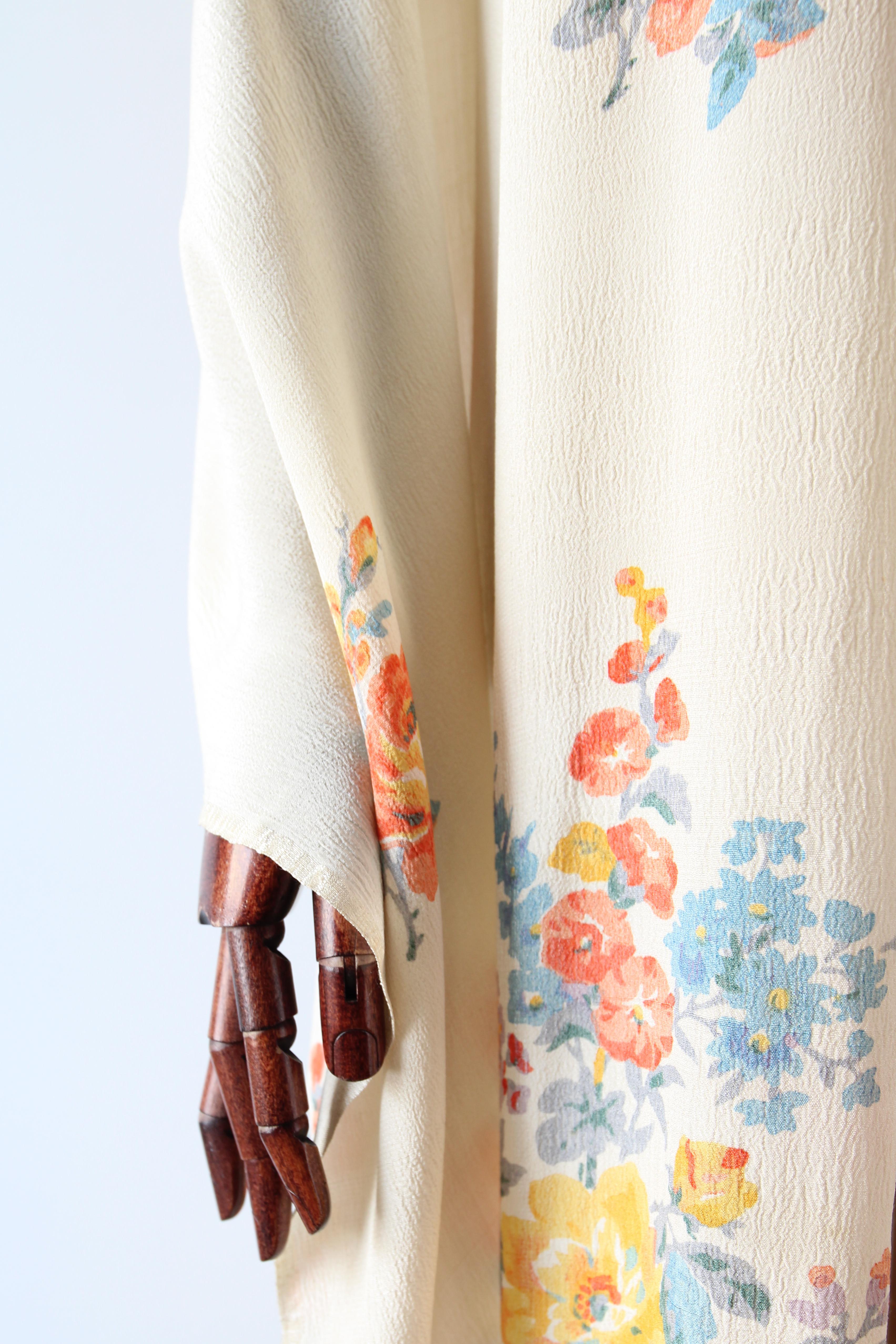 Beige Vintage 1920's cream silk floral shawl silk fringing knotted shawl For Sale