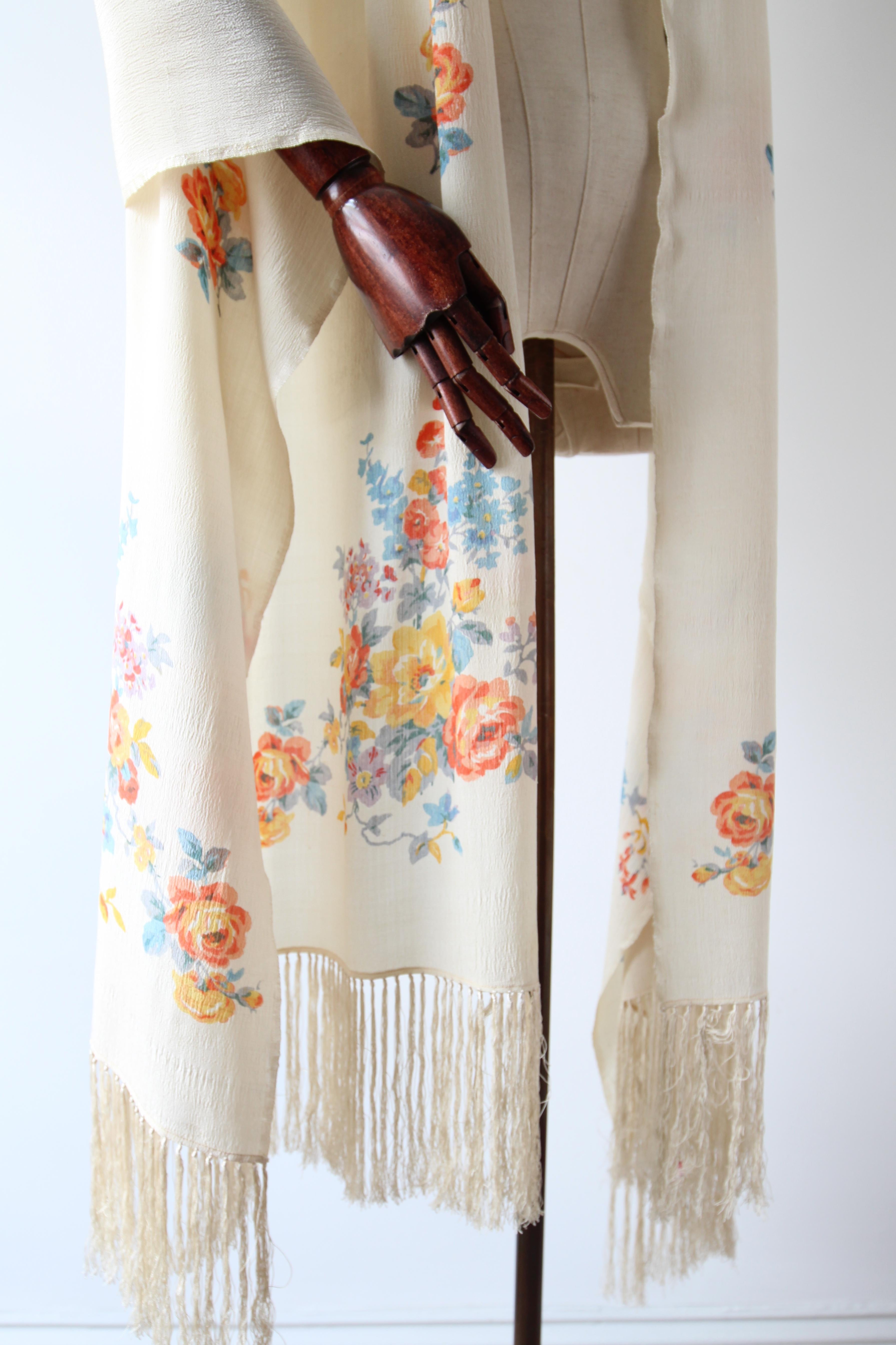 Vintage 1920's cream silk floral shawl silk fringing knotted shawl For Sale 1