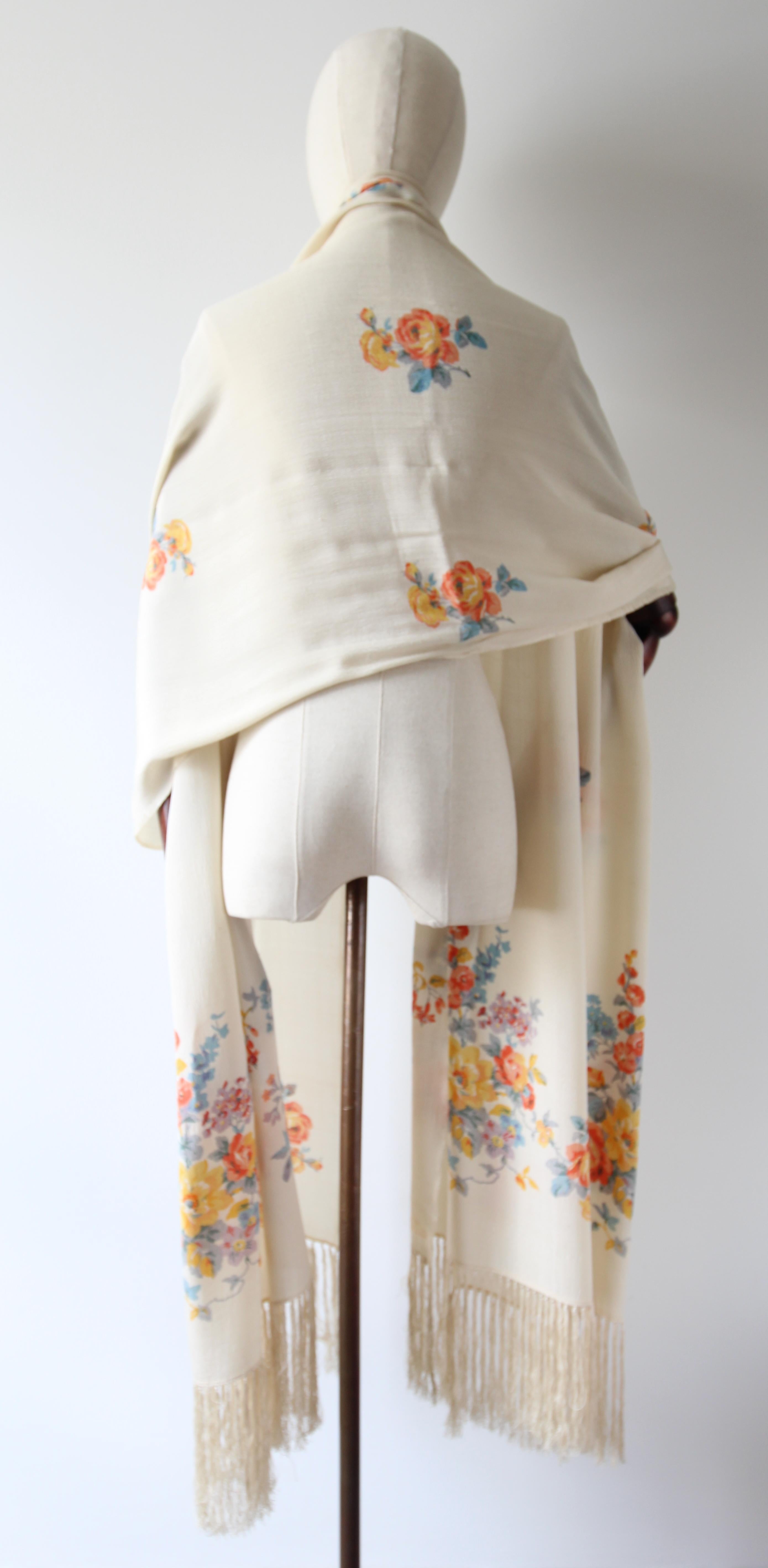 Vintage 1920's cream silk floral shawl silk fringing knotted shawl For Sale 4