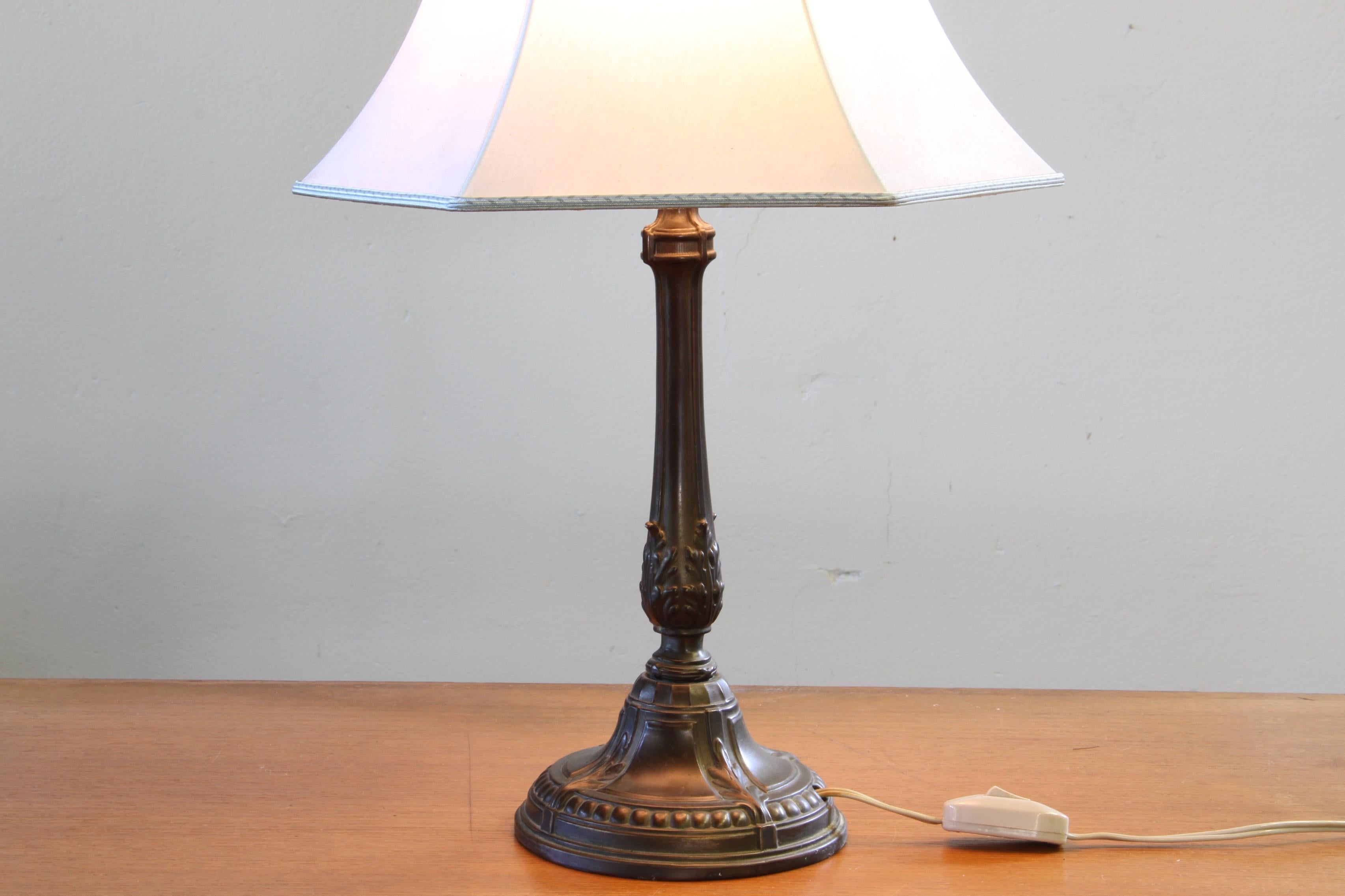 Vintage 1920s Danish Table Lamp in the Style of Just Andersen Diskometal design For Sale 4