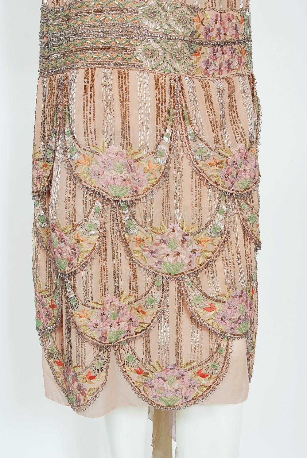 Women's 1920s French Couture Beaded Embroidered Blush-Pink Silk Petal Deco Flapper Dress For Sale