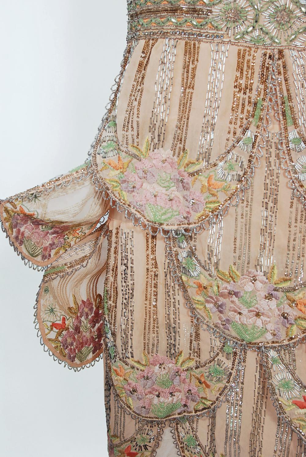 1920s French Couture Beaded Embroidered Blush-Pink Silk Petal Deco Flapper Dress For Sale 2