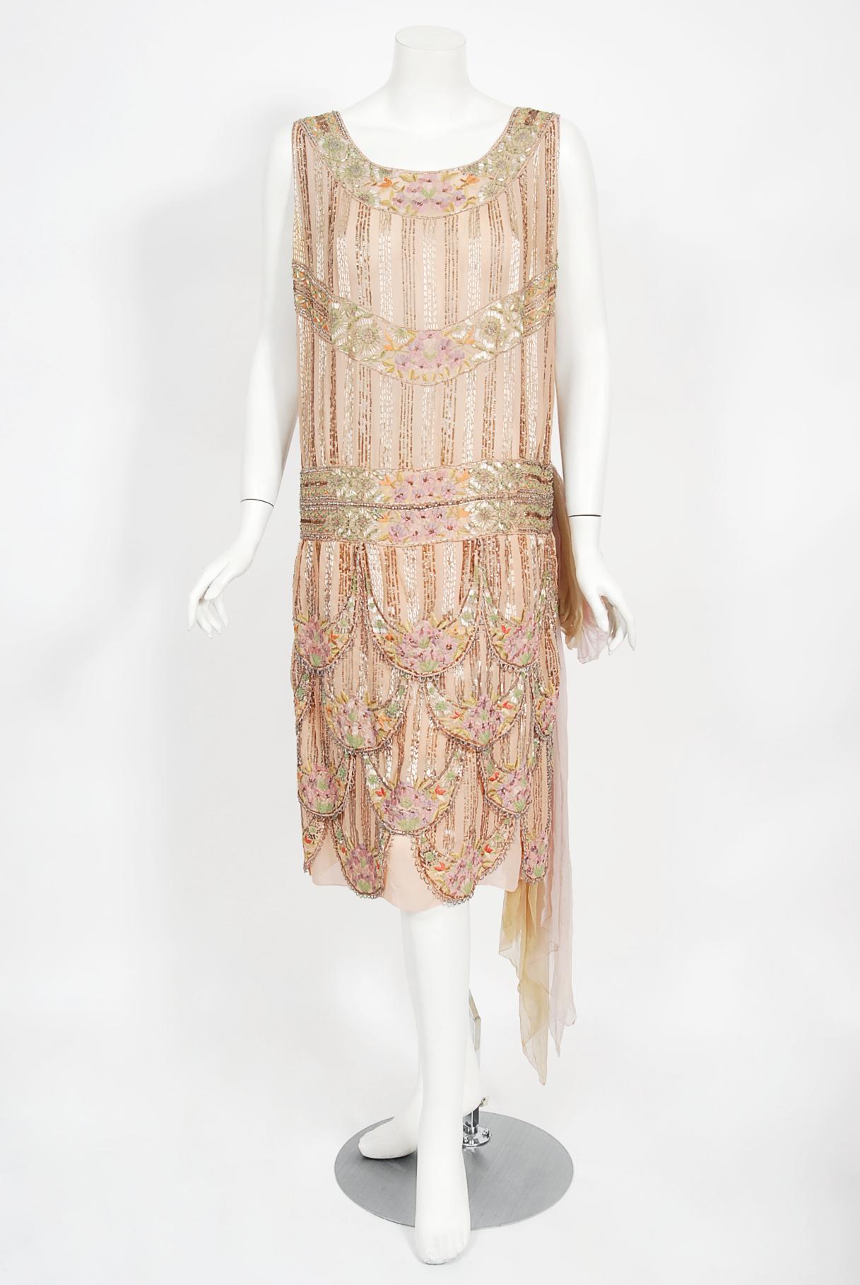 1920s French Couture Beaded Embroidered Blush-Pink Silk Petal Deco Flapper Dress For Sale 5
