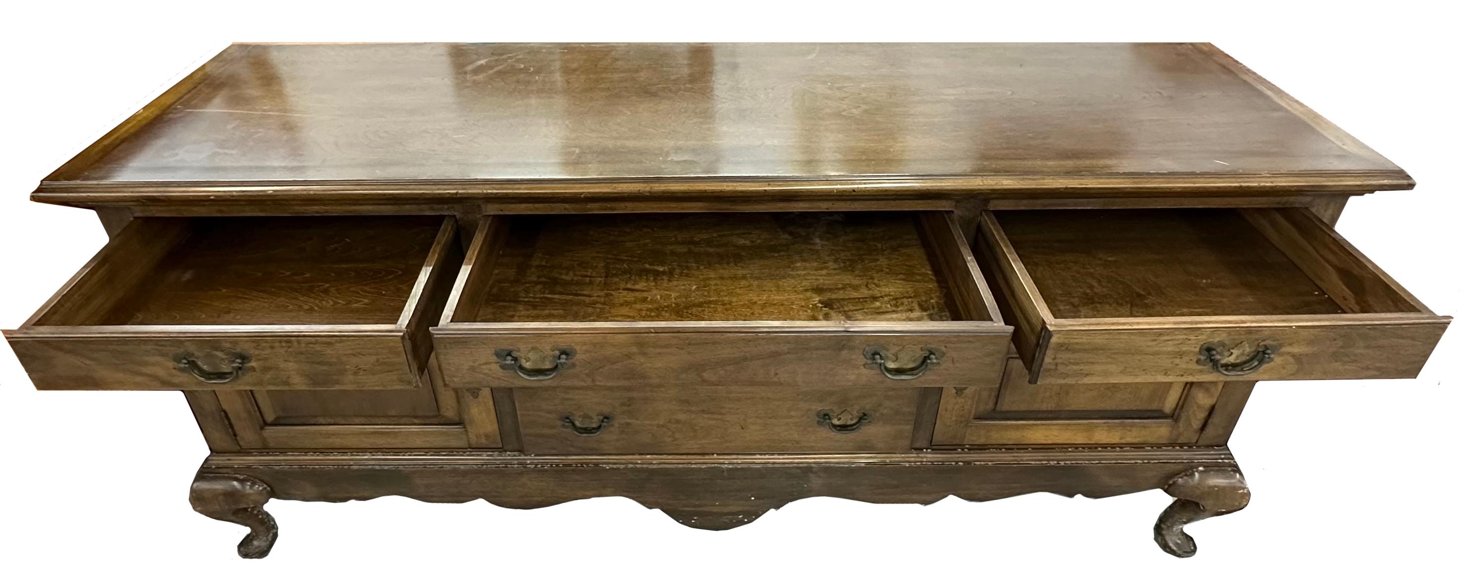 Fatto a mano Commode georgiano d'epoca in mogano degli anni '20 con tiretti a pipistrello in vendita