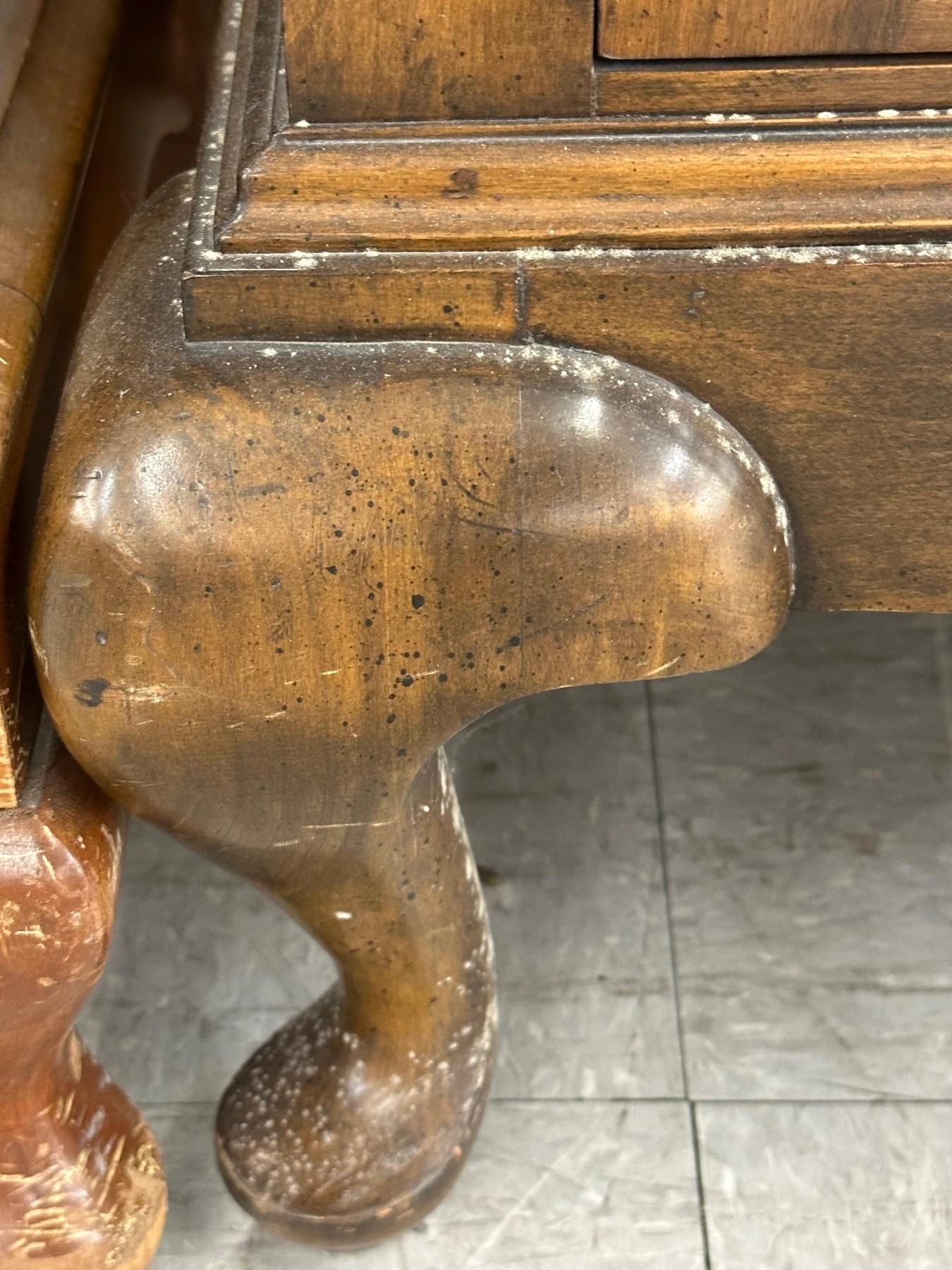 XX secolo Commode georgiano d'epoca in mogano degli anni '20 con tiretti a pipistrello in vendita