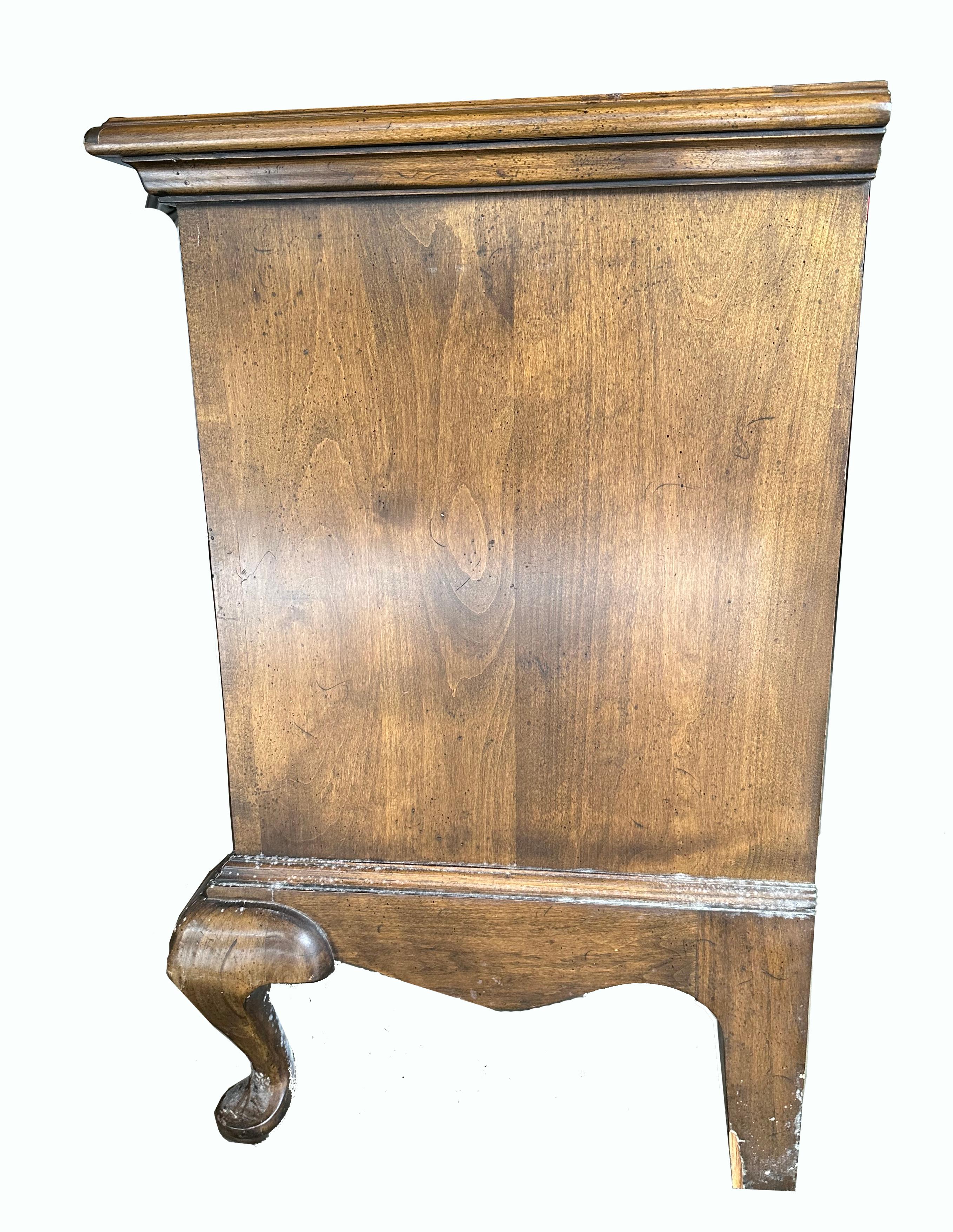 Mogano Commode georgiano d'epoca in mogano degli anni '20 con tiretti a pipistrello in vendita