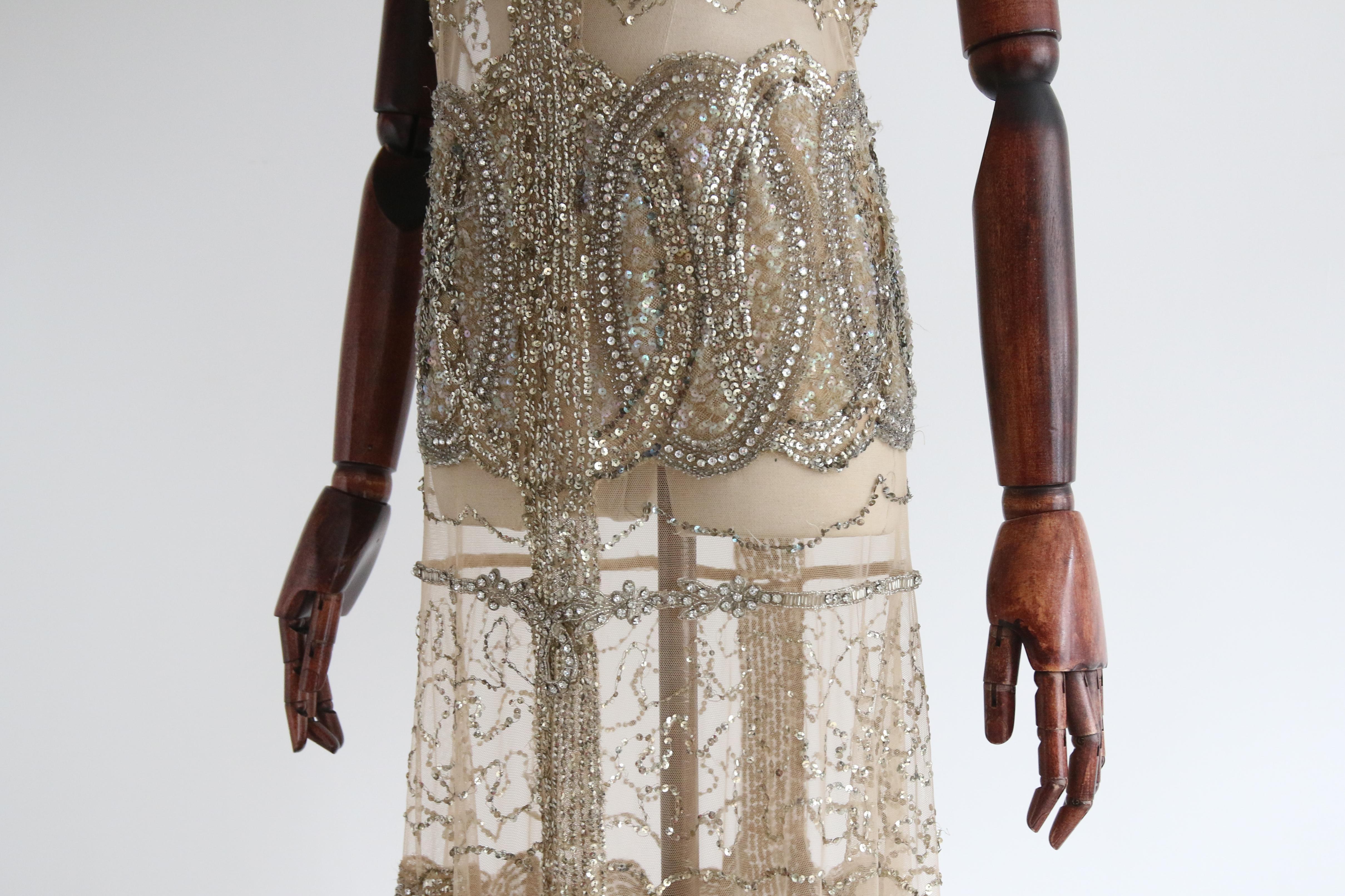 Robe de soirée vintage perlée d'or des années 1920, taille UK 6-8 US 2-4 en vente 12