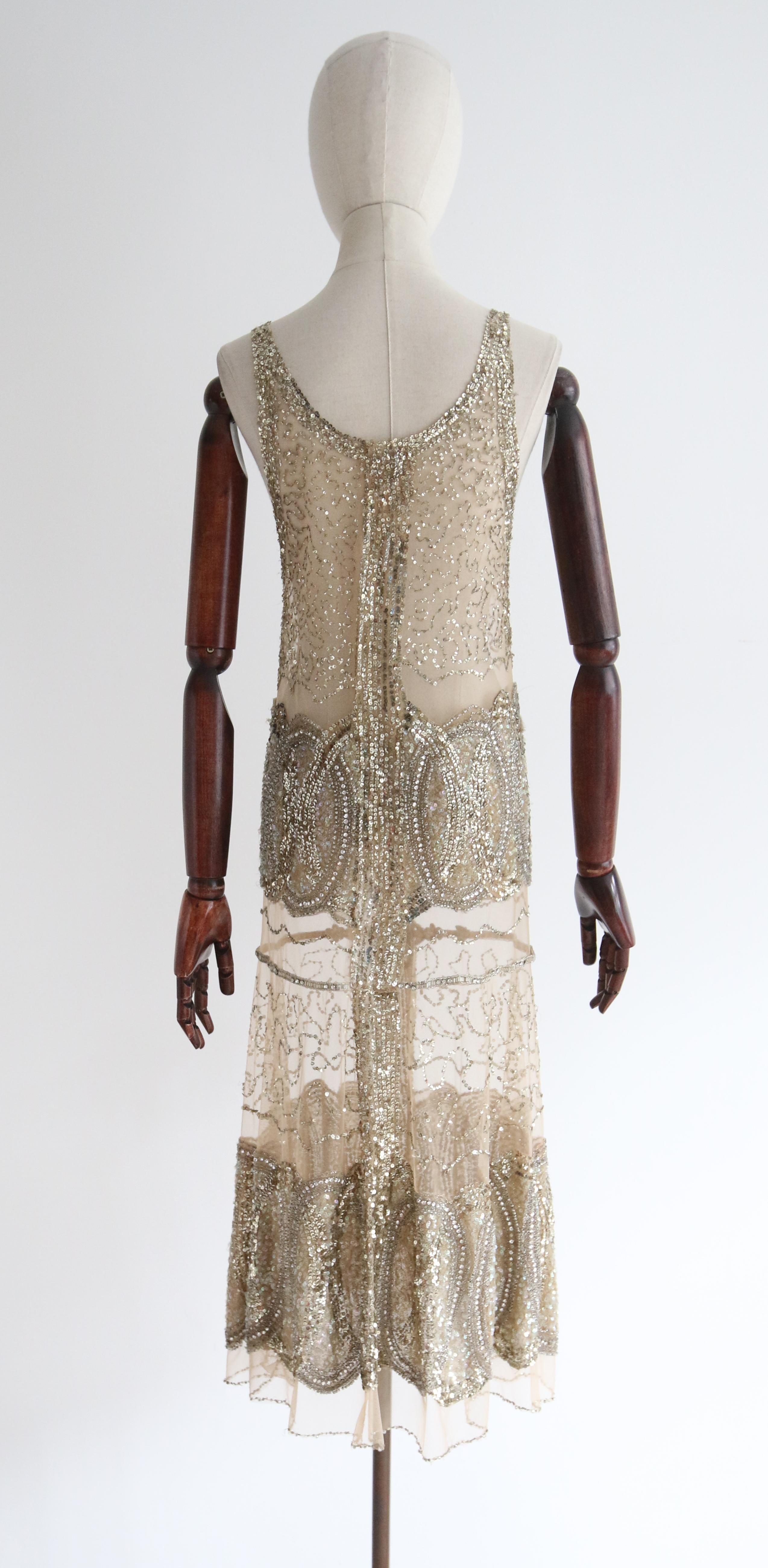 Vintage 1920er Gold Perlen Pailletten Kleid Flapper Kleid UK 6-8 US 2-4 im Angebot 13