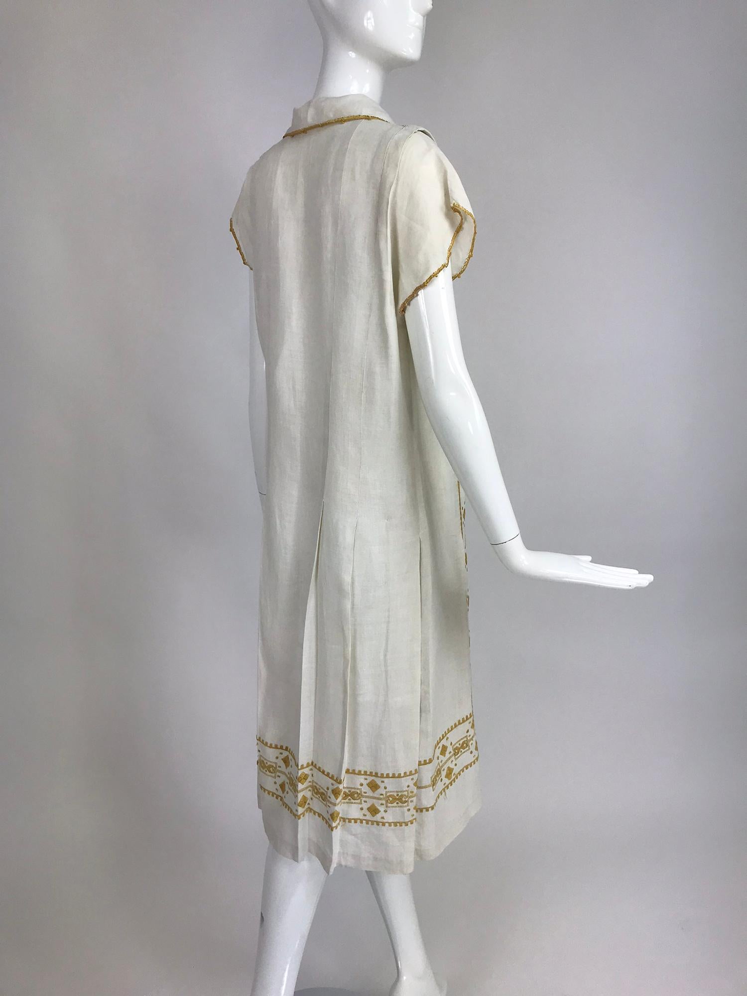 Vintage 1920s Hand Embroidered Arts and Crafts Linen Day Dress In Good Condition In West Palm Beach, FL
