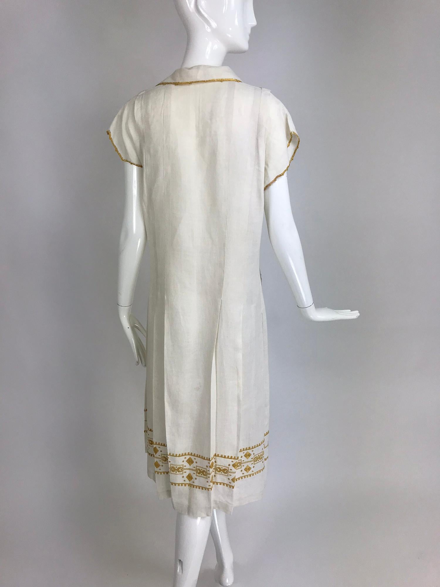 Women's Vintage 1920s Hand Embroidered Arts and Crafts Linen Day Dress