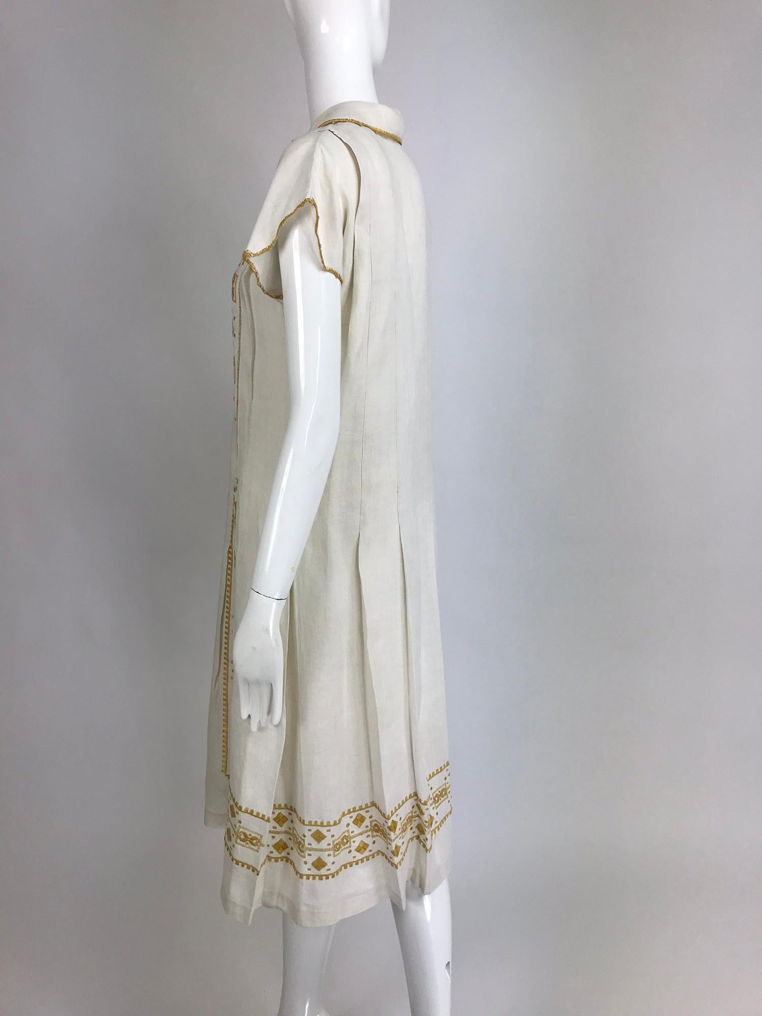 Vintage 1920s Hand Embroidered Arts and Crafts Linen Day Dress 2