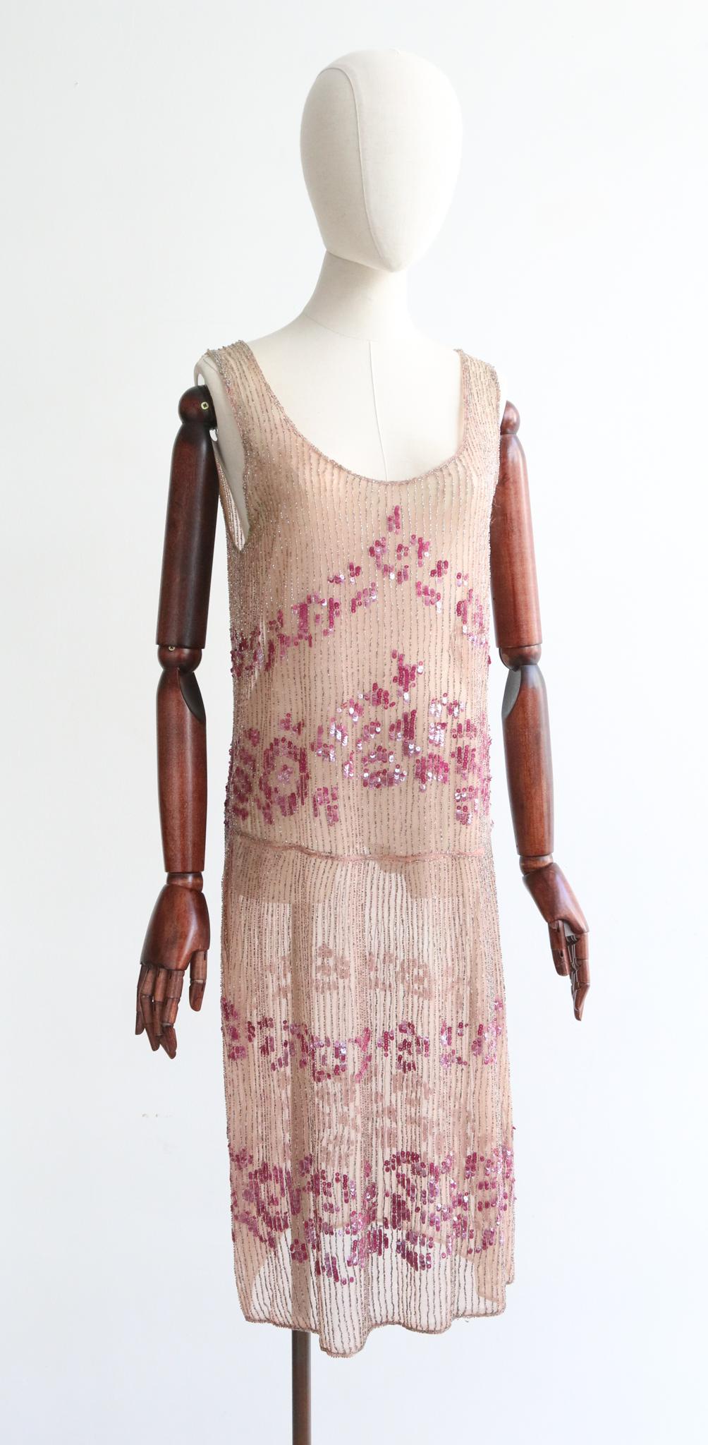 Beige Vintage 1920's Lilac Beaded Flapper Dress Roaring twenties flapper dress UK 8 For Sale