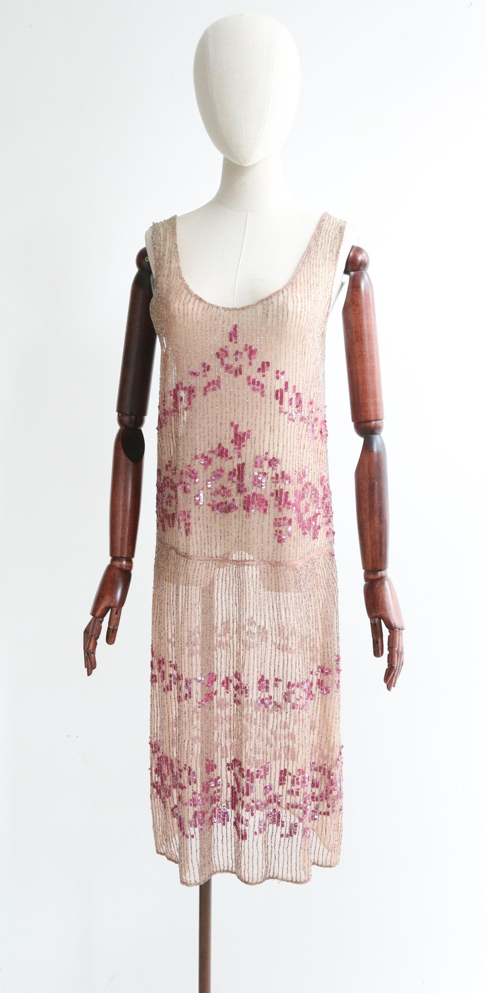 Vintage 1920's Lilac Beaded Flapper Dress Roaring twenties flapper dress UK 8 In Good Condition For Sale In Cheltenham, GB