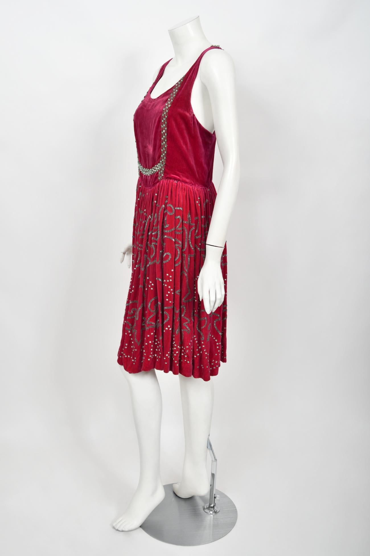 Vintage 1920's Magenta Pink Beaded & Rhinestone Silk-Velvet Flapper Deco Dress  For Sale 5