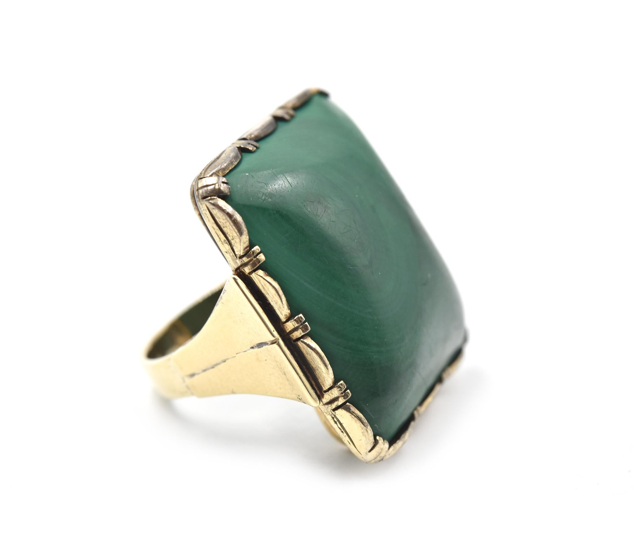 Designer : design personnalisé
MATERIAL : Or jaune 9k
Malachite : 23 x 20 x 6mm coupe lisse
Taille de l'anneau : 5 1/2 (veuillez prévoir deux jours de livraison supplémentaires pour les demandes de taille)
Poids : 12.75 grammes
