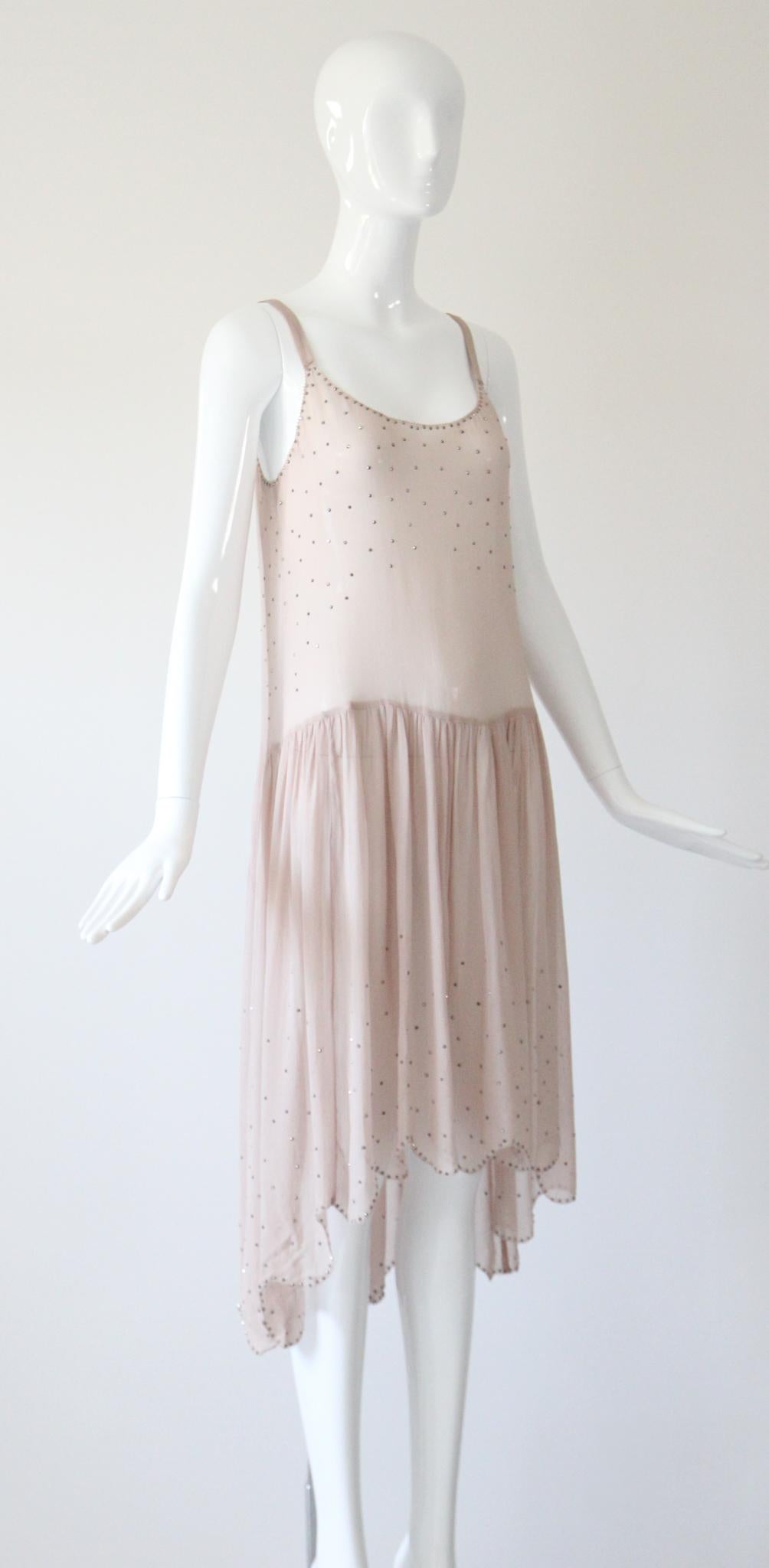 Vintage 1920's Blassrosa und Silber Strass Kleid Flapper Mode UK 10 US 6 im Zustand „Gut“ im Angebot in Cheltenham, GB