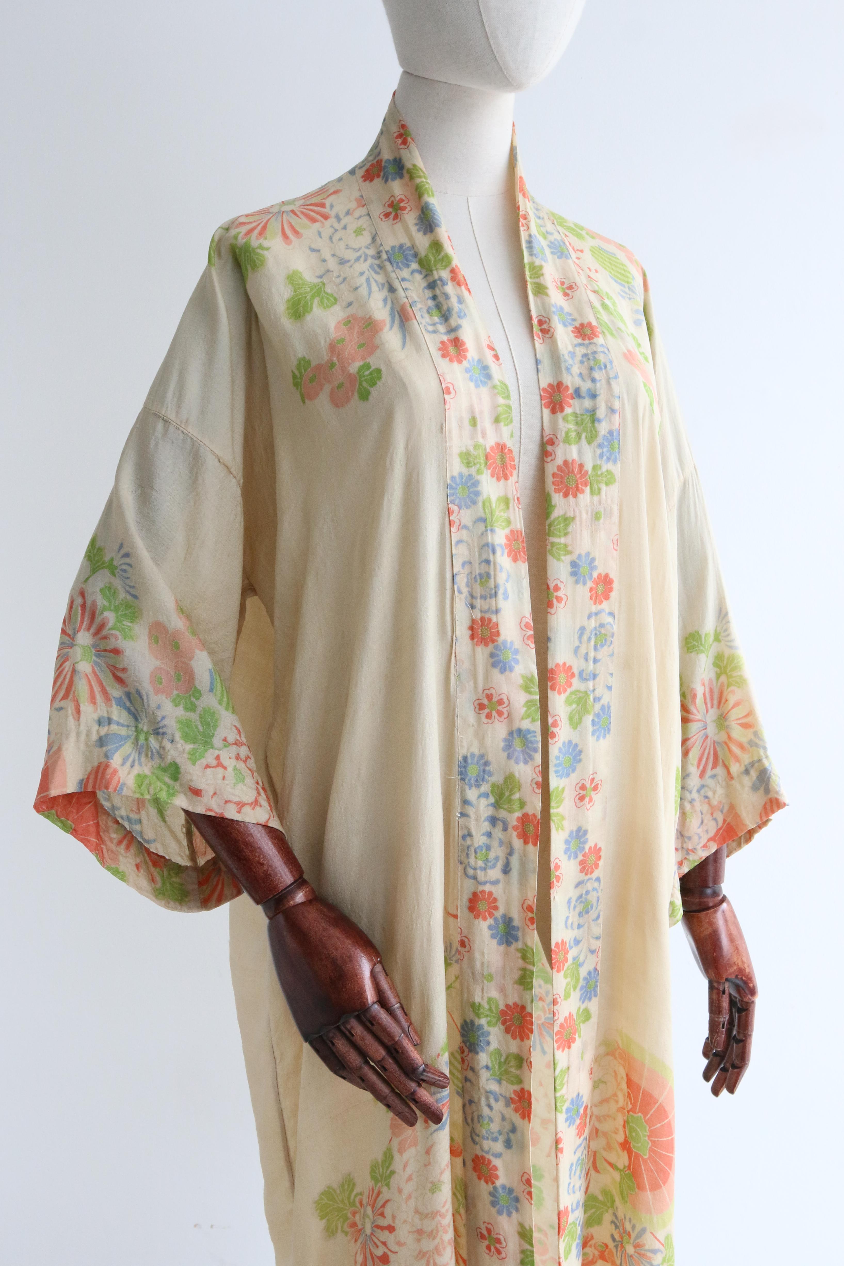Vintage 1920's Pongee Silk Floral Robe UK 8-14 US 4-10 In Good Condition In Cheltenham, GB