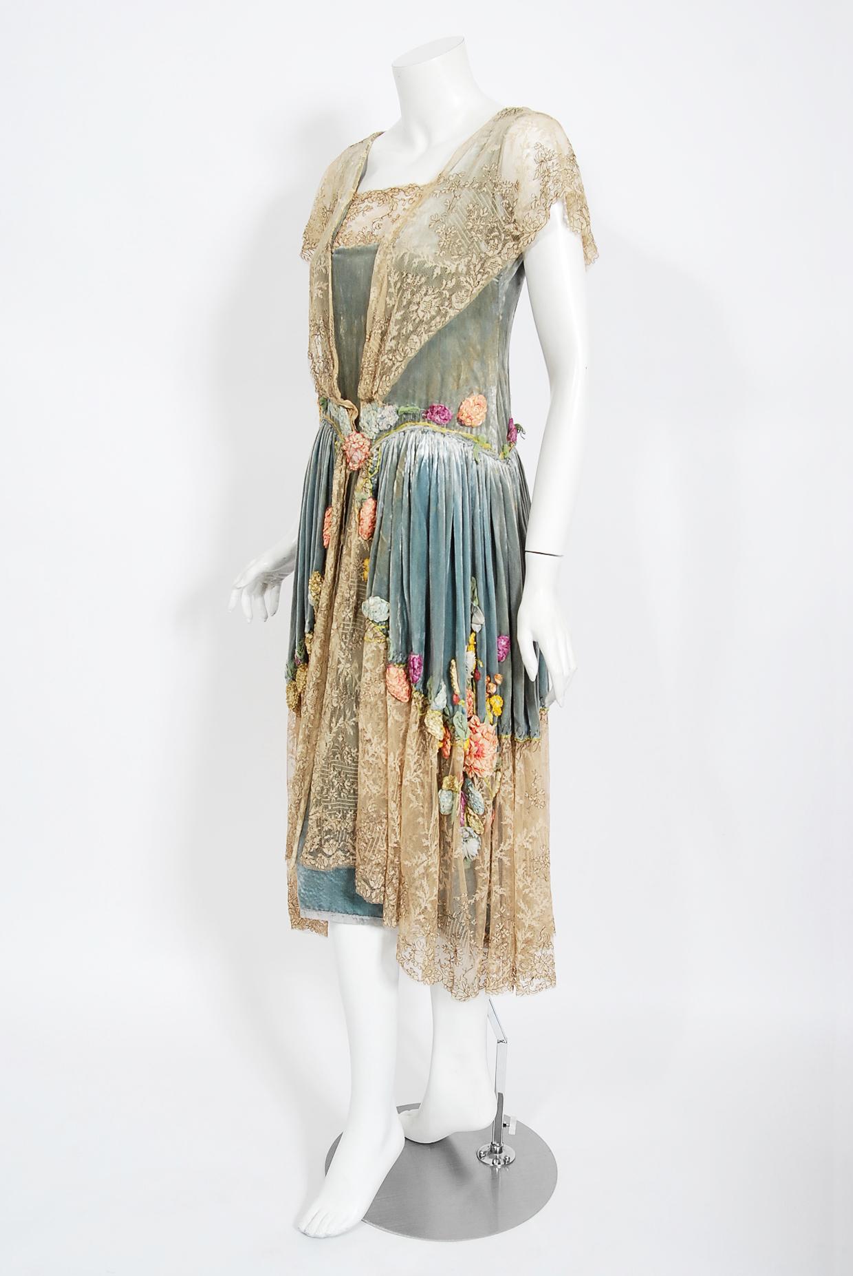 Vintage 1920's Sadie Nemser Couture Beaded Floral Appliqué Velvet & Lace Dress im Angebot 1