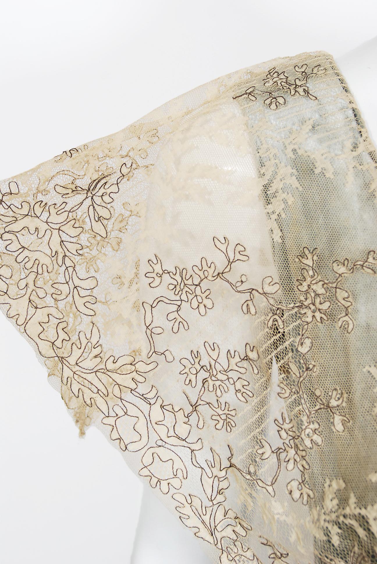 Vintage 1920 SADIE NEMSER Couture Robe en velours et dentelle avec perles et appliqués floraux en vente 3