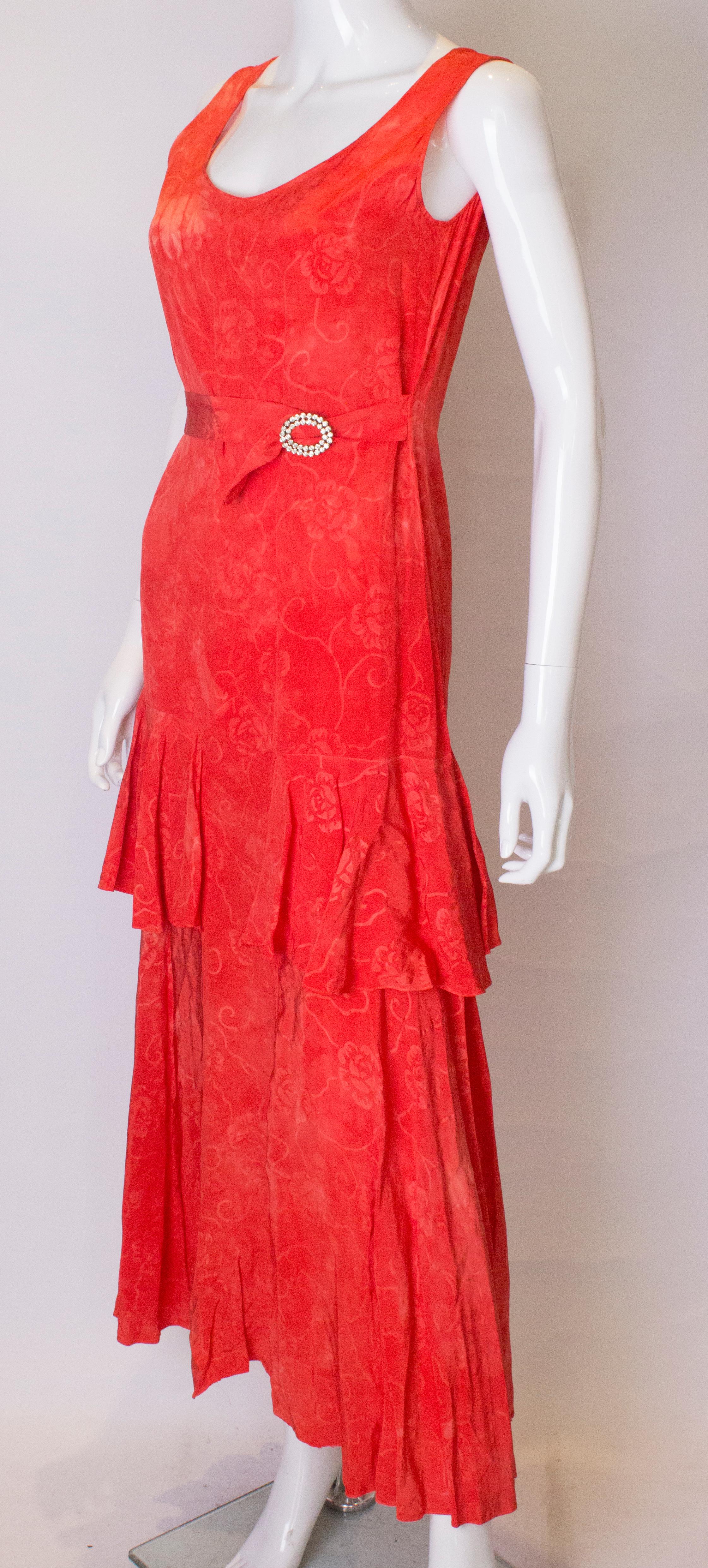 Vintage 1920er Seidenkleid mit dekorativem Gürtel im Zustand „Gut“ im Angebot in London, GB