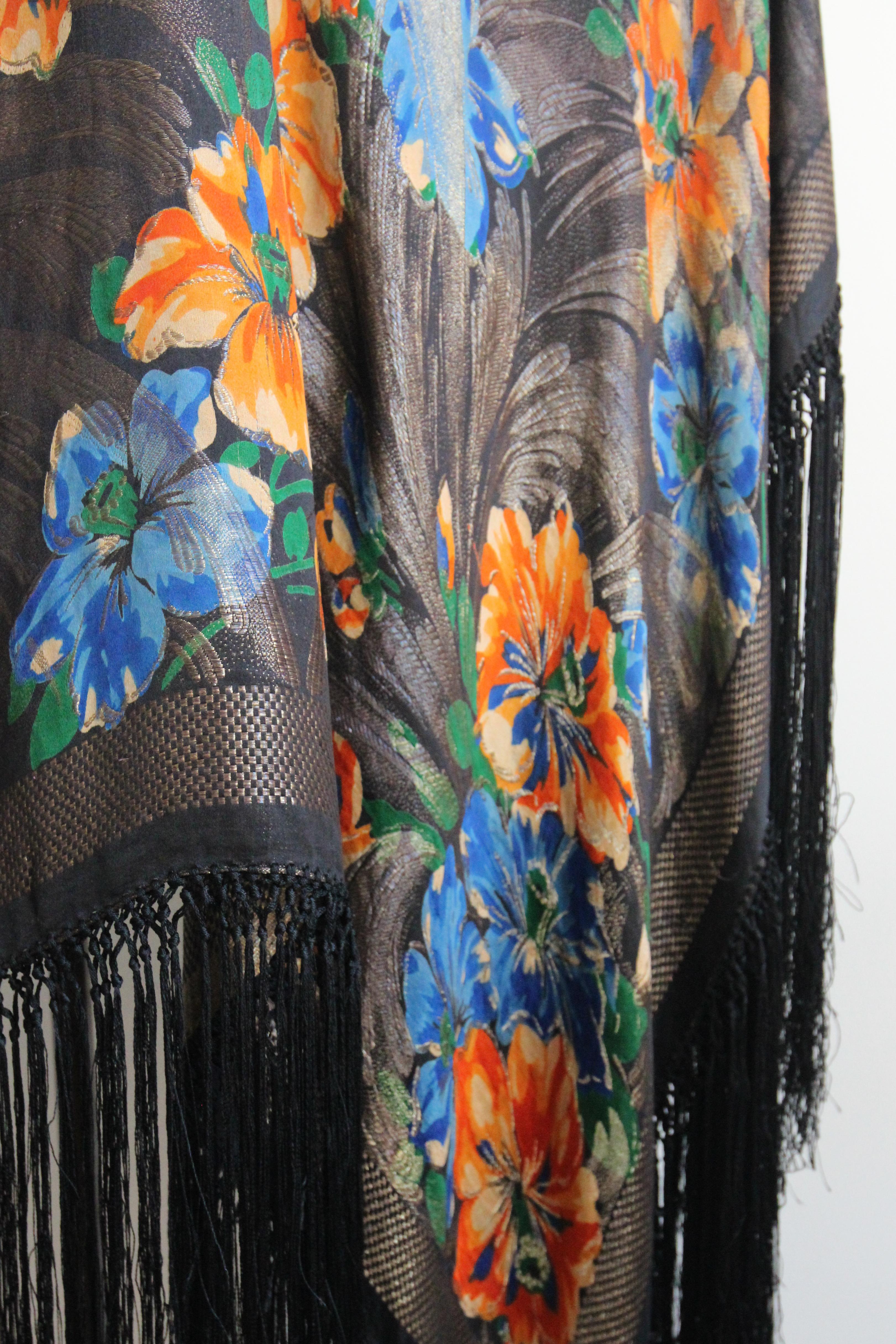 Vintage 1920's silk floral lamé shawl original 1920's fringed lamé piano shawl für Damen oder Herren im Angebot