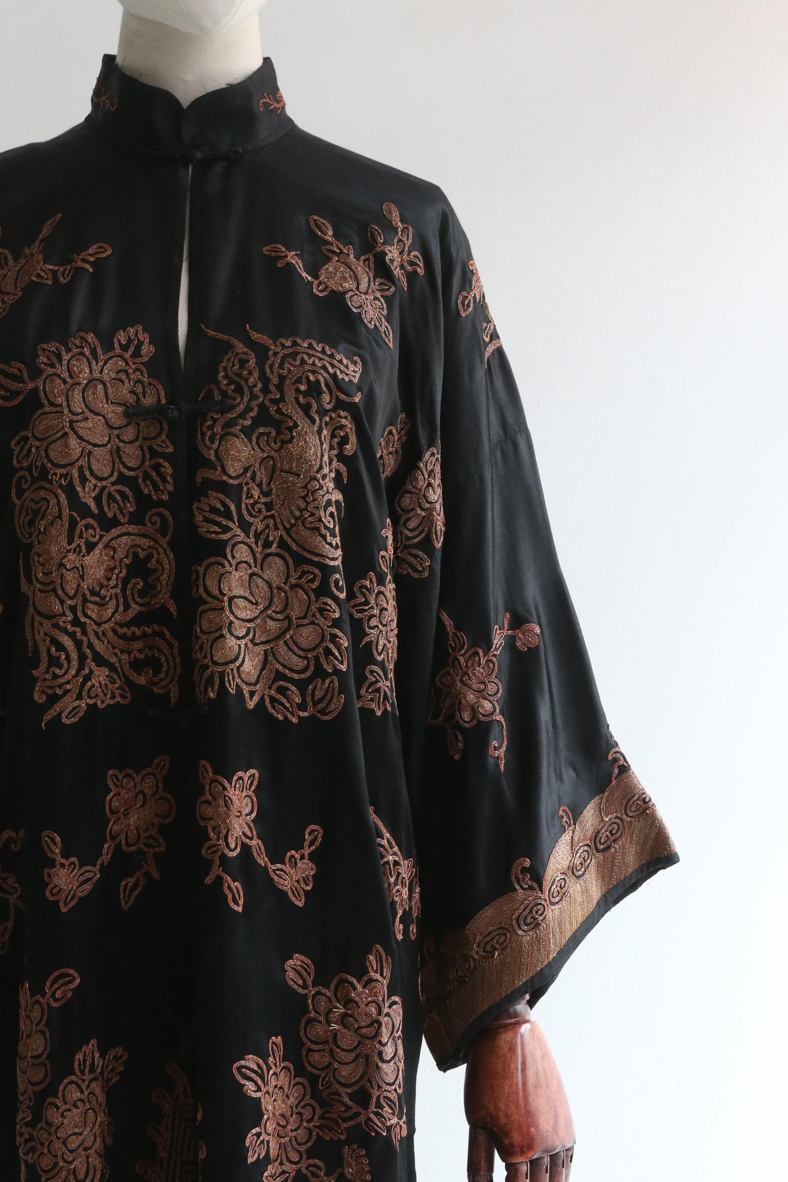 Vintage 1920's Silk Lamé Embroidered Jacket UK 10-14 US 6-10 In Good Condition In Cheltenham, GB