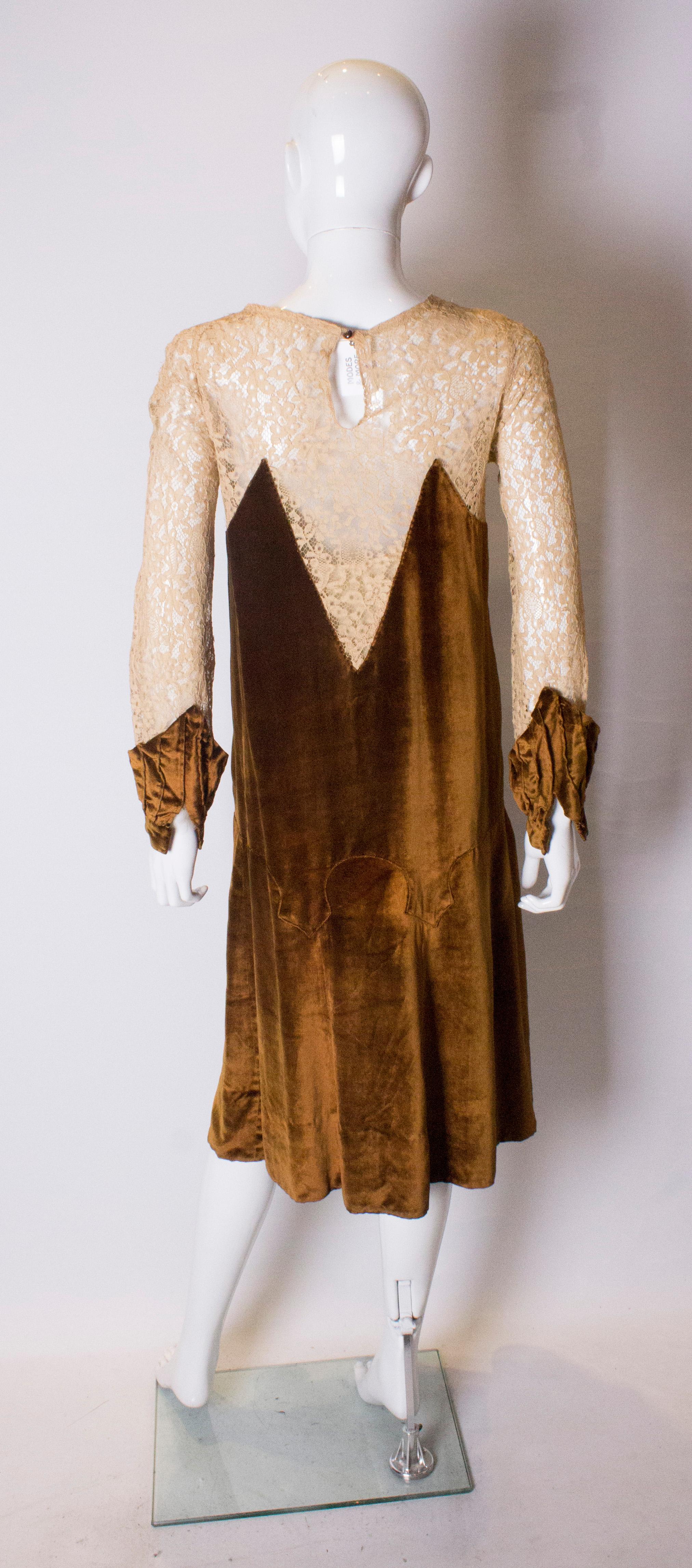 Vintage 1920s Silk Velvet and Lace Dress In Good Condition For Sale In London, GB