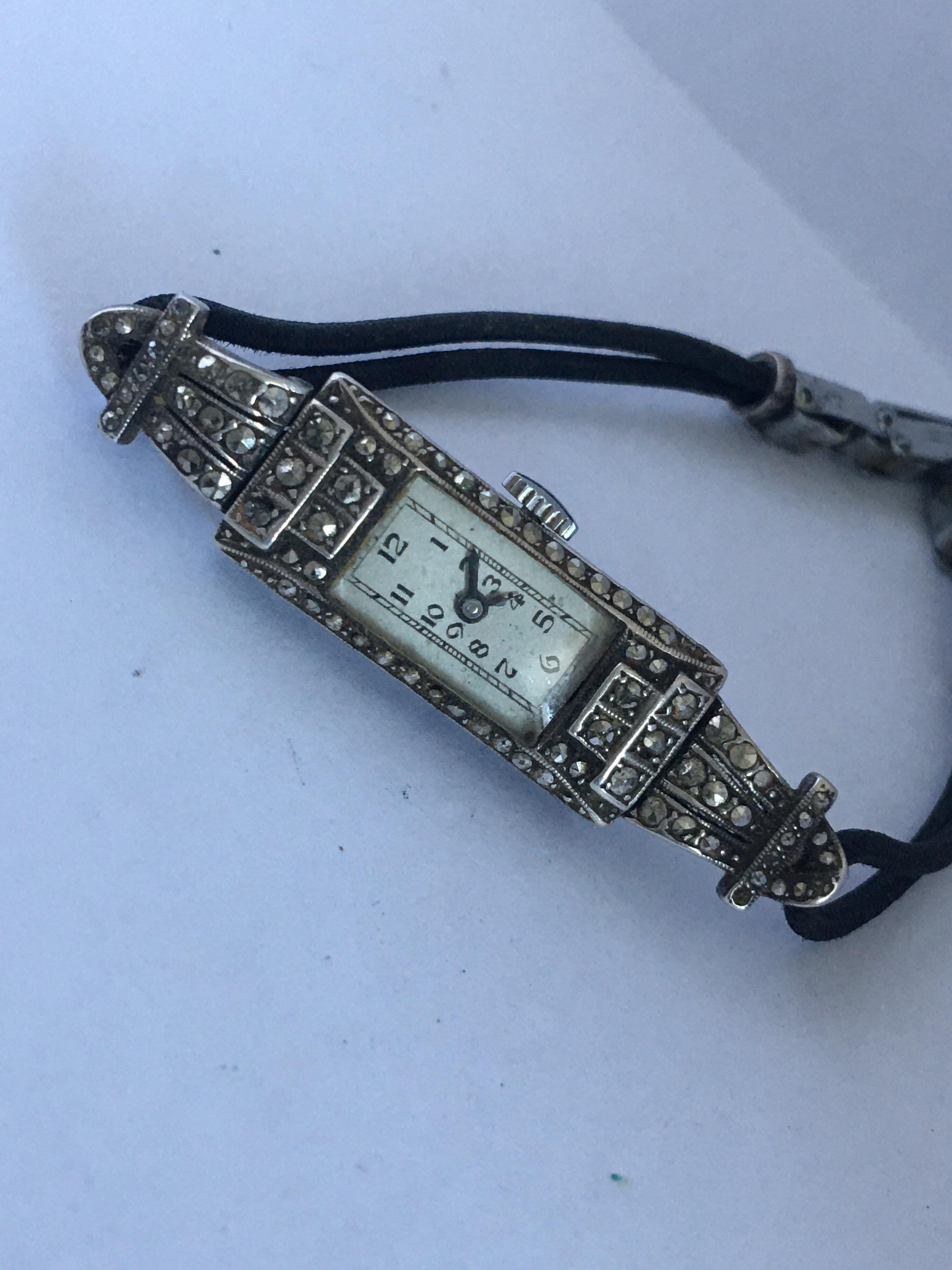 This stunning pre-owned vintage mechanical watch is in good working condition and it is ticking well. Visible signs of wear and ageing with tiny scratches on the back silver case as shown. 

Please study the images carefully carefully as form part
