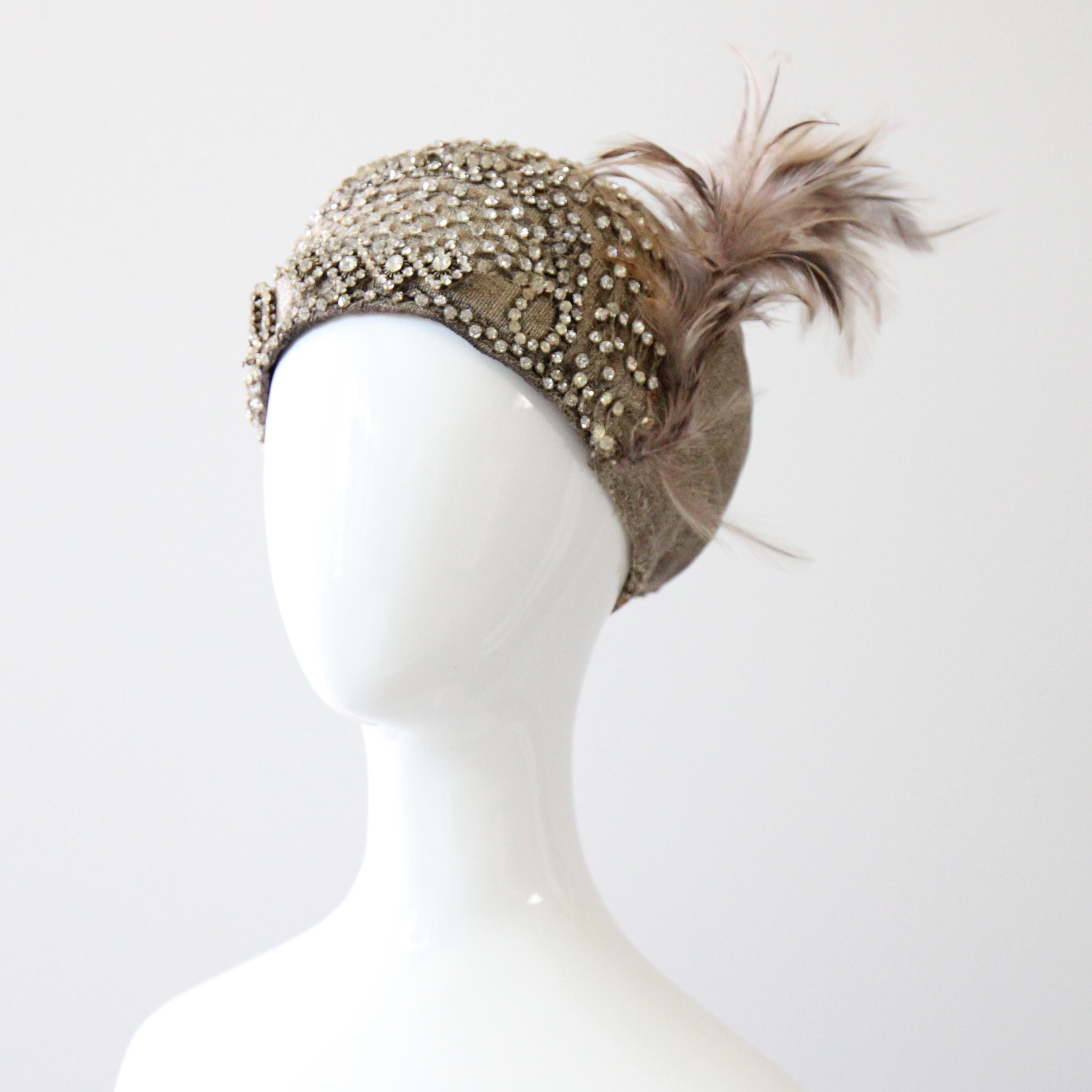 da uomo o donna Vintage A. Silver Cloche 1920 Cappello flapper anni '20 con strass e piume in vendita