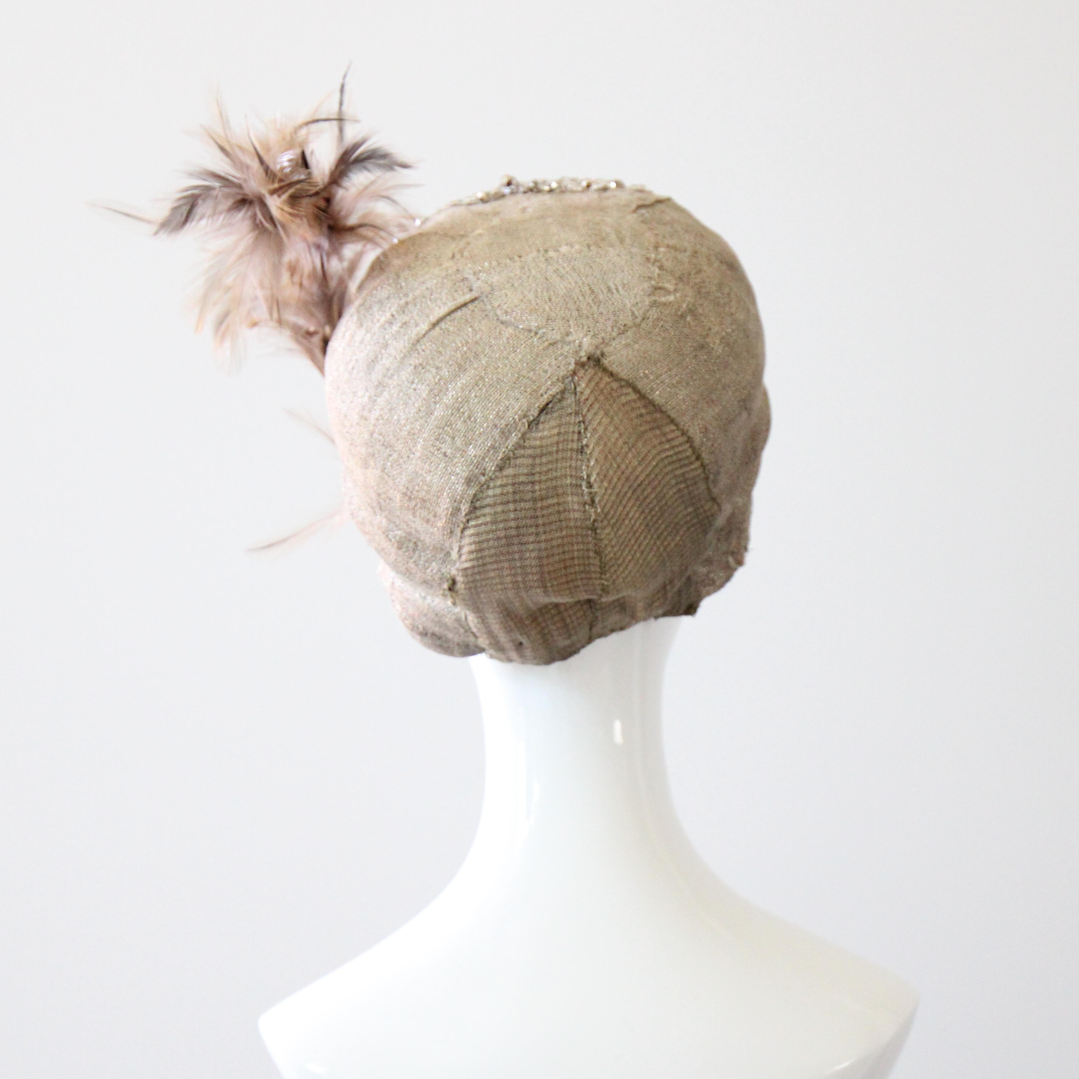 Vintage A. Silver Cloche 1920 Cappello flapper anni '20 con strass e piume in vendita 2
