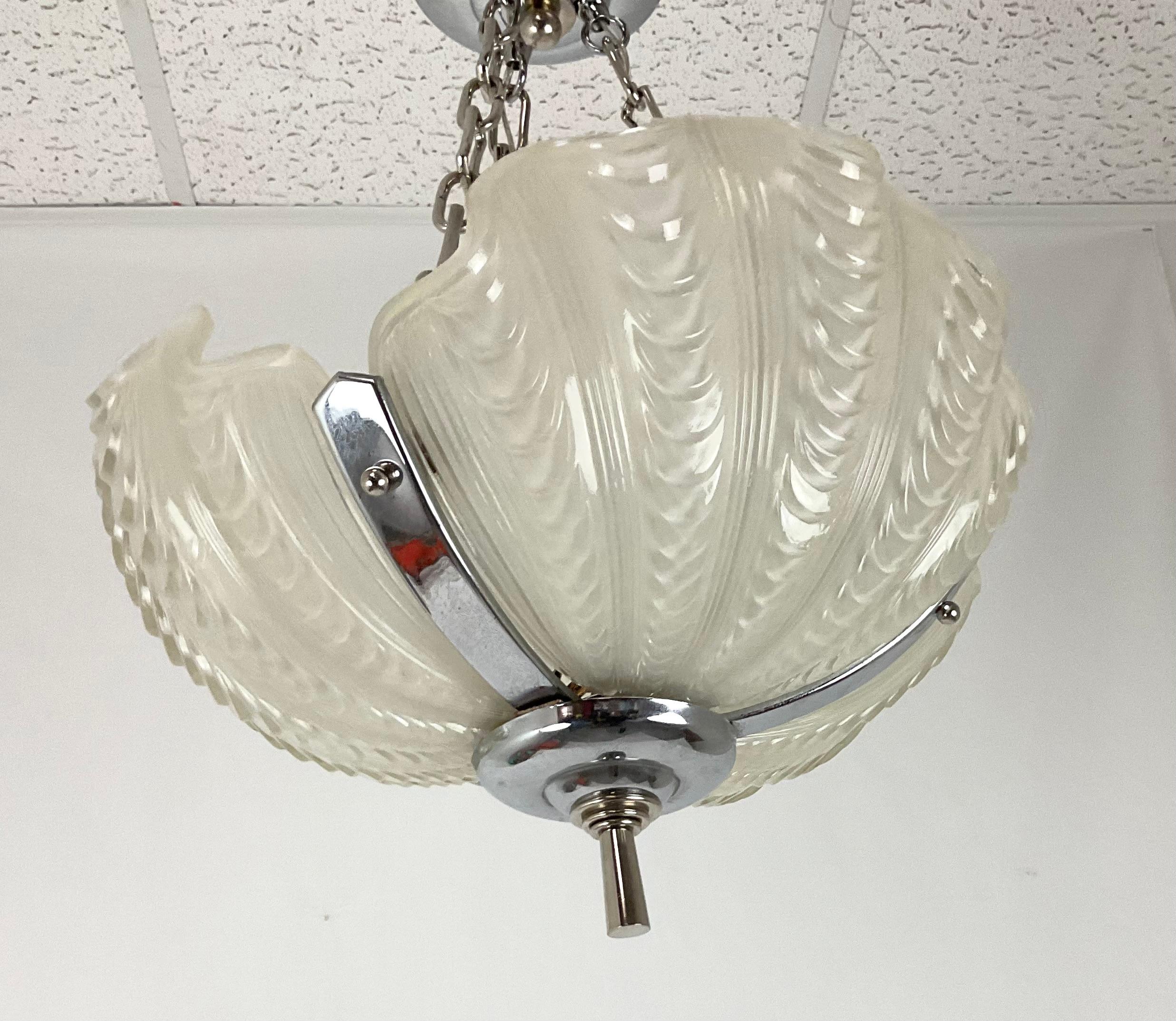 Vintage 1920's Small Italian Deco Shell Pendant For Sale 4
