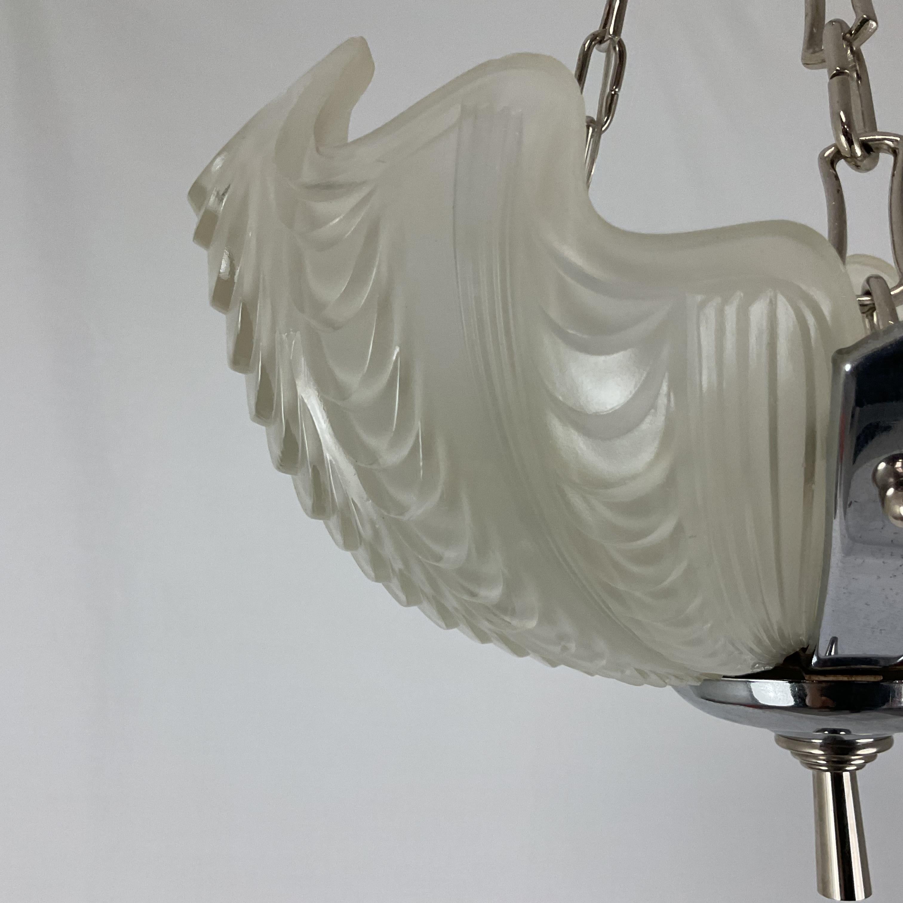 Vintage 1920's Small Italian Deco Shell Pendant For Sale 5