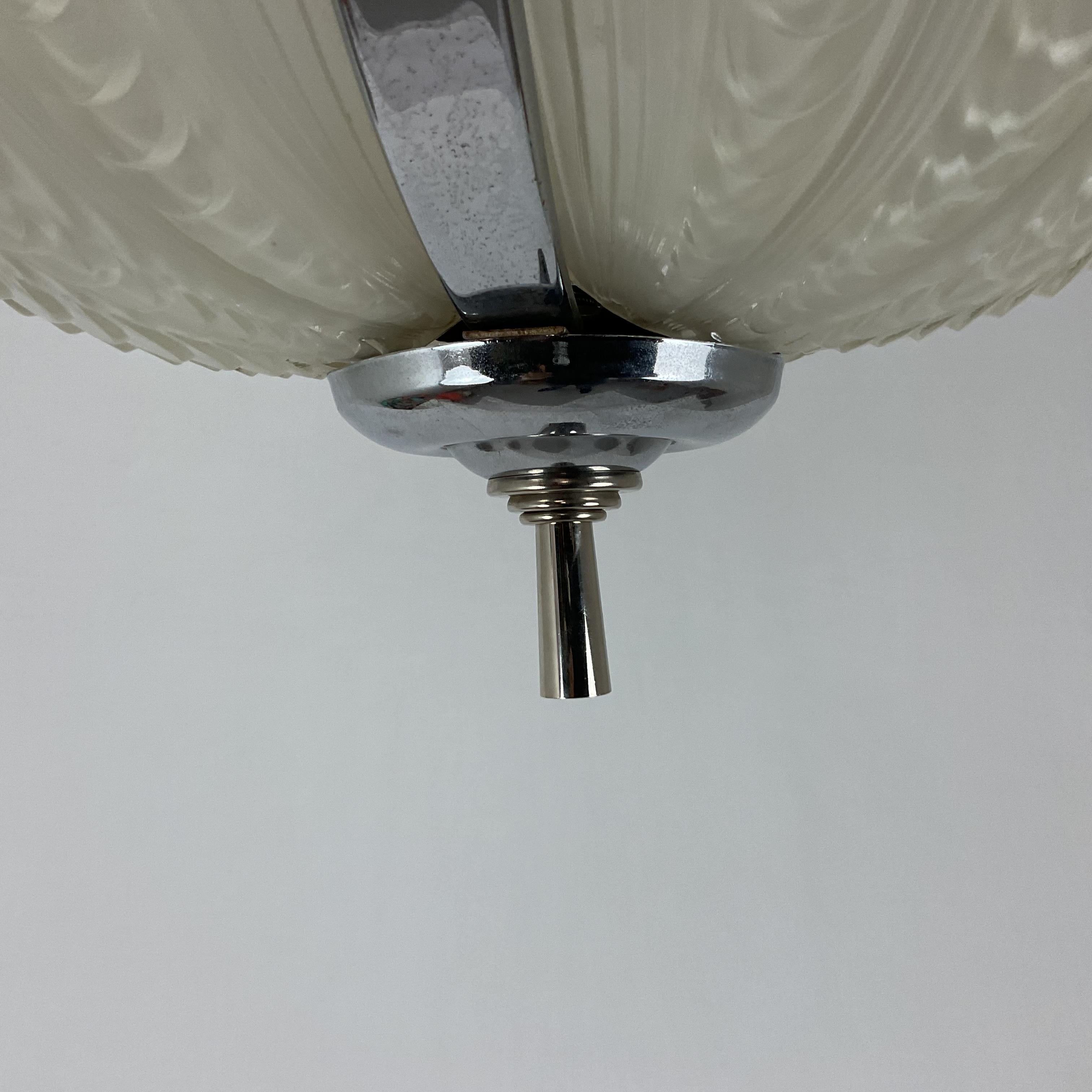 Vintage 1920's Small Italian Deco Shell Pendant For Sale 6