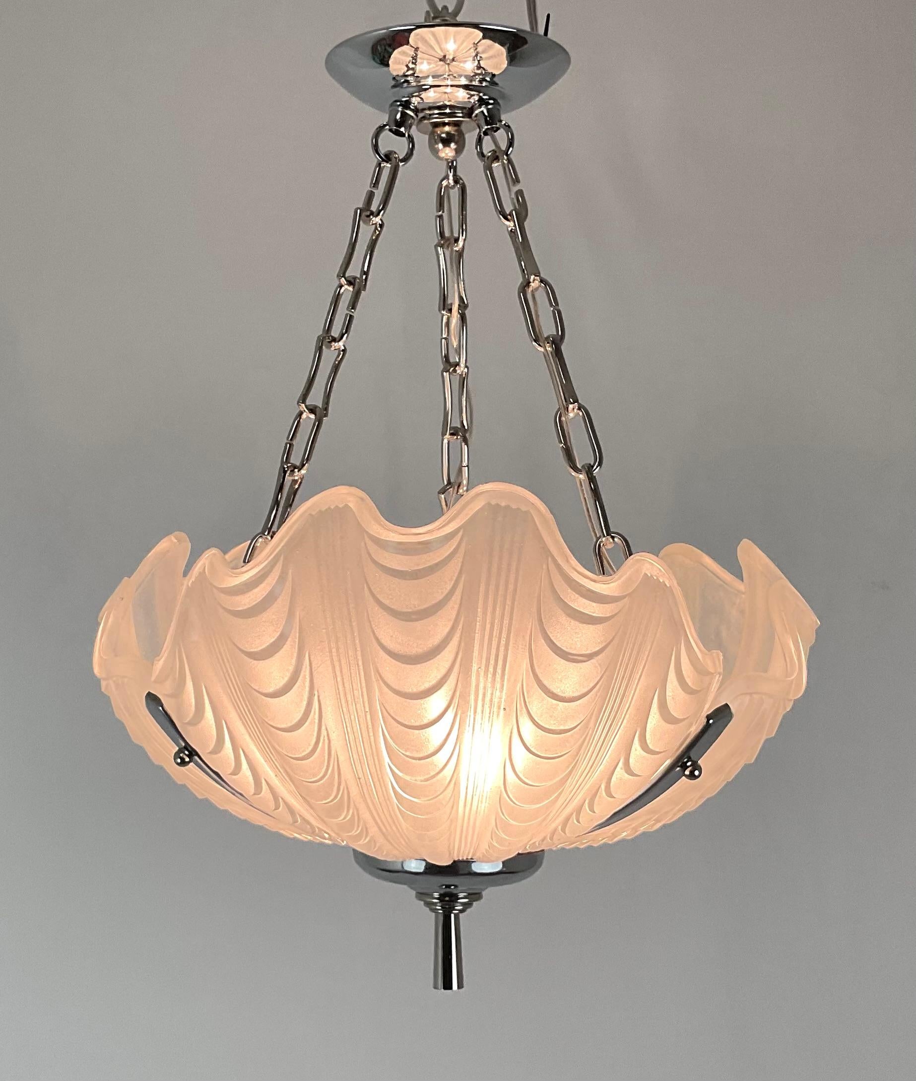 Vintage 1920's Small Italian Deco Shell Pendant For Sale 9
