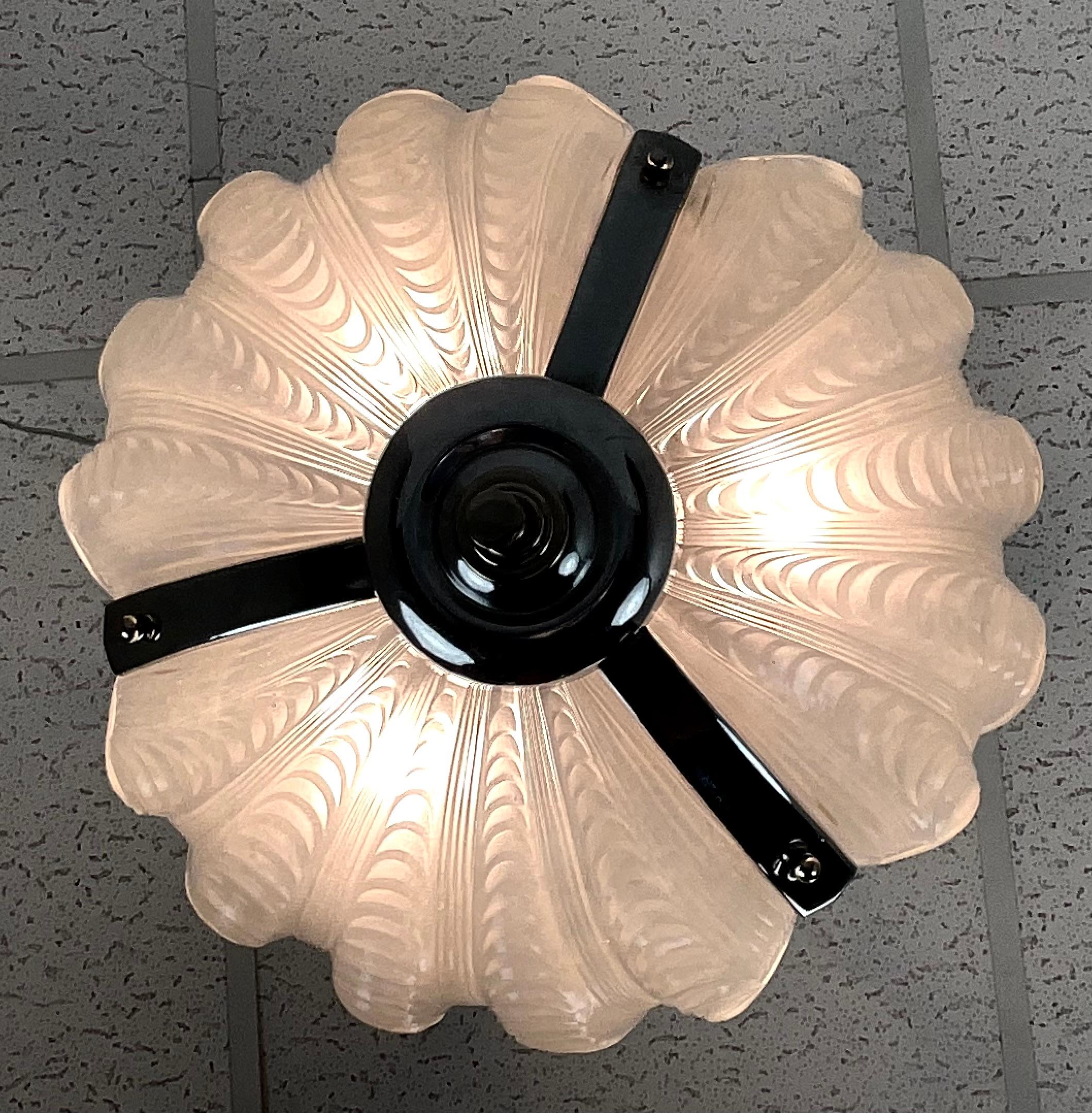 Art Deco Vintage 1920's Small Italian Deco Shell Pendant For Sale
