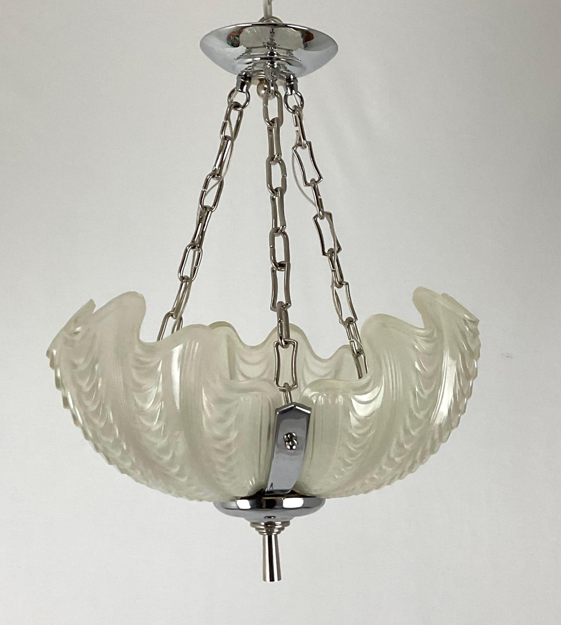 Vintage 1920's Small Italian Deco Shell Pendant For Sale 3