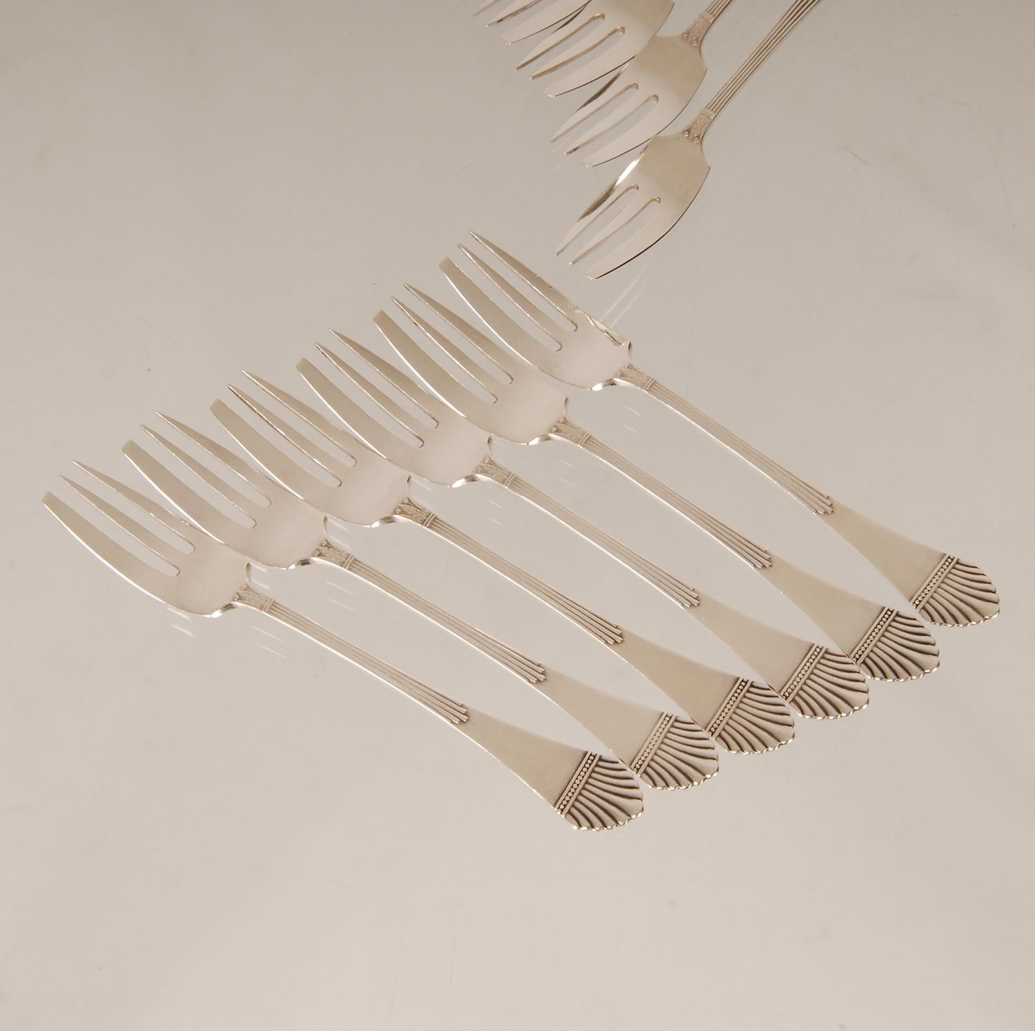 Art Deco Sterling Silver Flatware 1920s Spoons, Forks, Cake Server Set 31 Pieces 2
