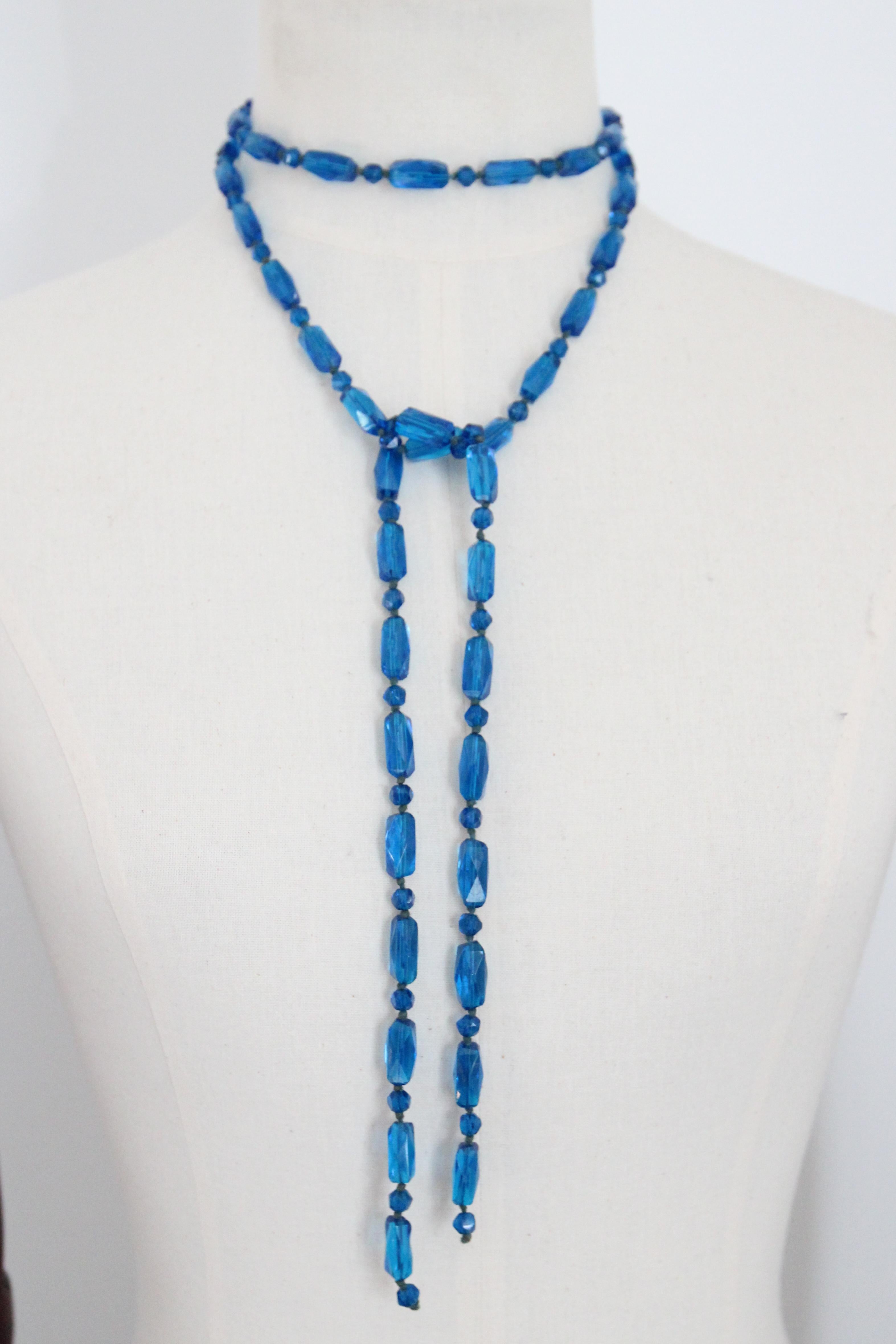 Vintage 1920's Turquoise Glass Beaded Lariat Necklace Flapper Necklace Art Deco In Good Condition For Sale In Cheltenham, GB