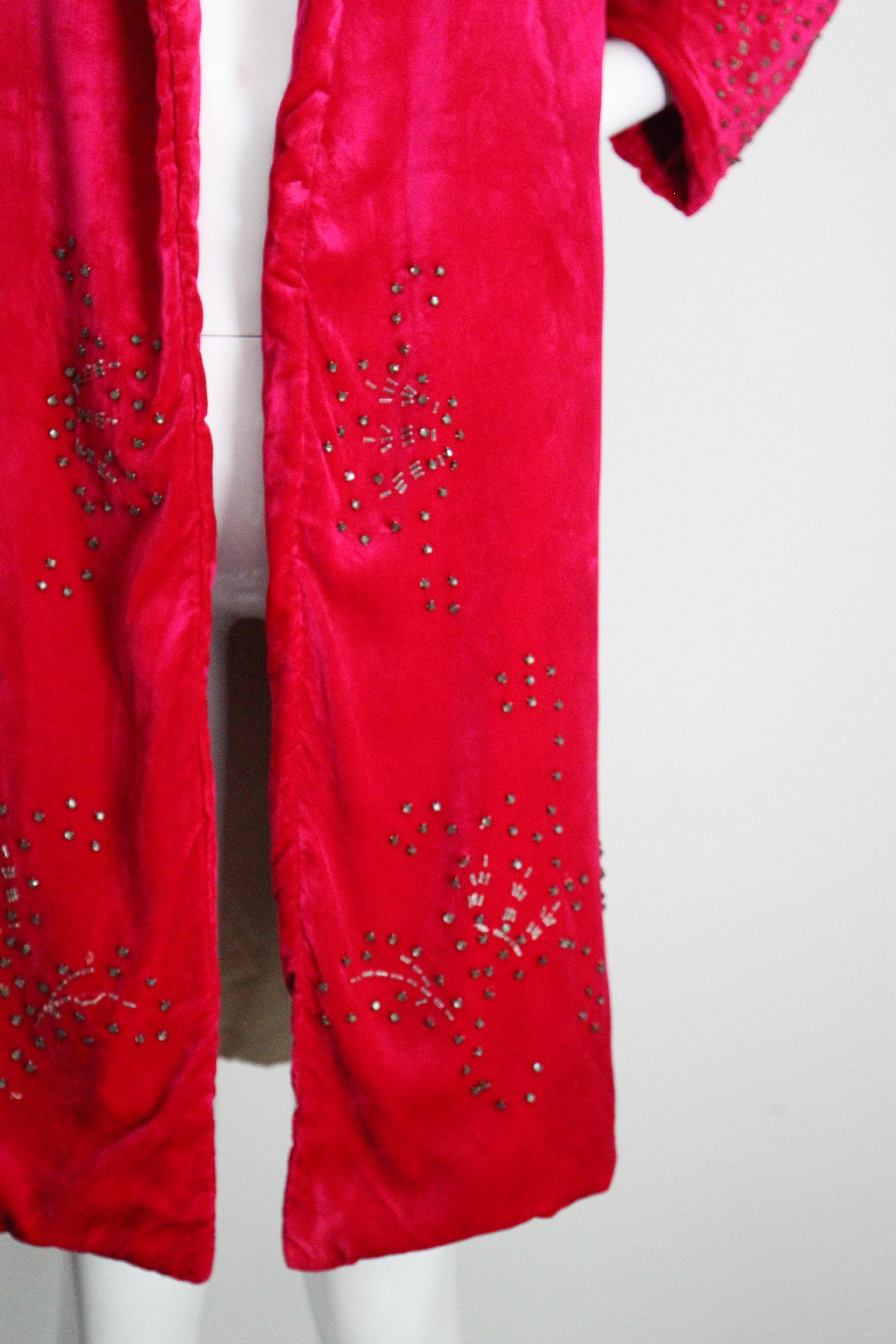 Vintage 1920er Jahre Samt Rosa Mantel 1920er Jahre Perlen Strass Samt Mantel UK 8 US 4 (Pink) im Angebot