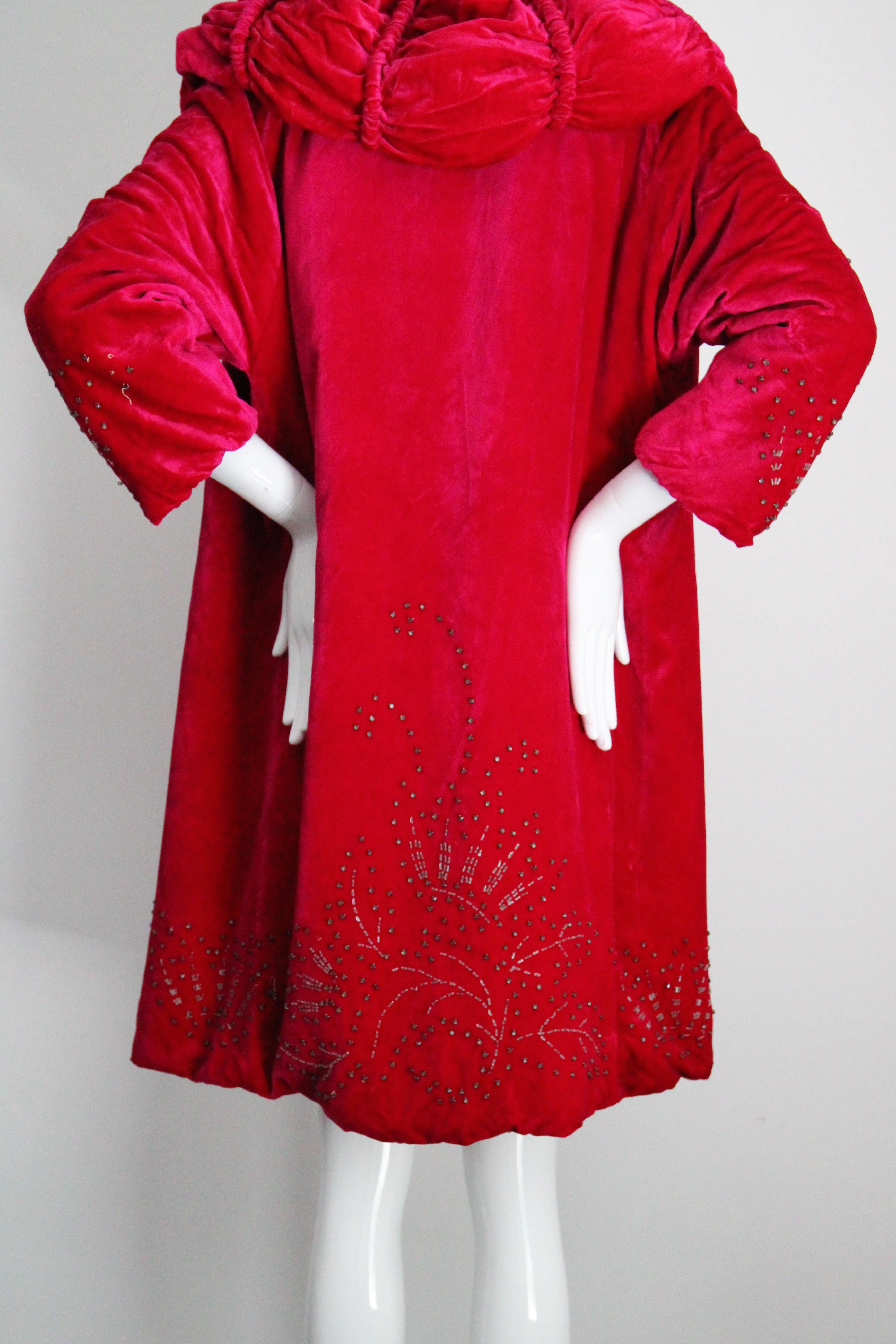 Vintage 1920er Jahre Samt Rosa Mantel 1920er Jahre Perlen Strass Samt Mantel UK 8 US 4 im Angebot 4