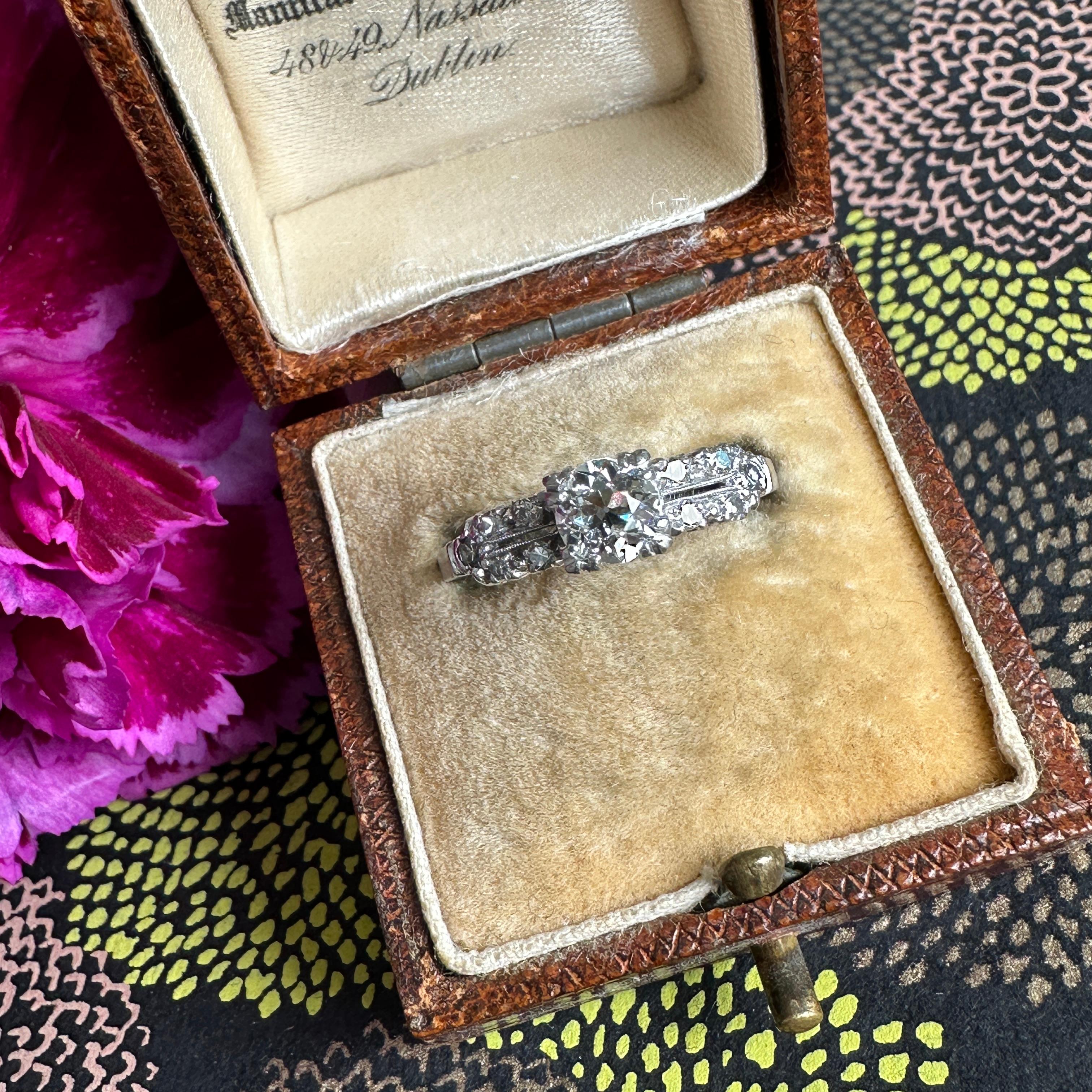 Anillo de compromiso vintage de platino con diamantes de 0,58 ct de los años 1930-40 en venta 5