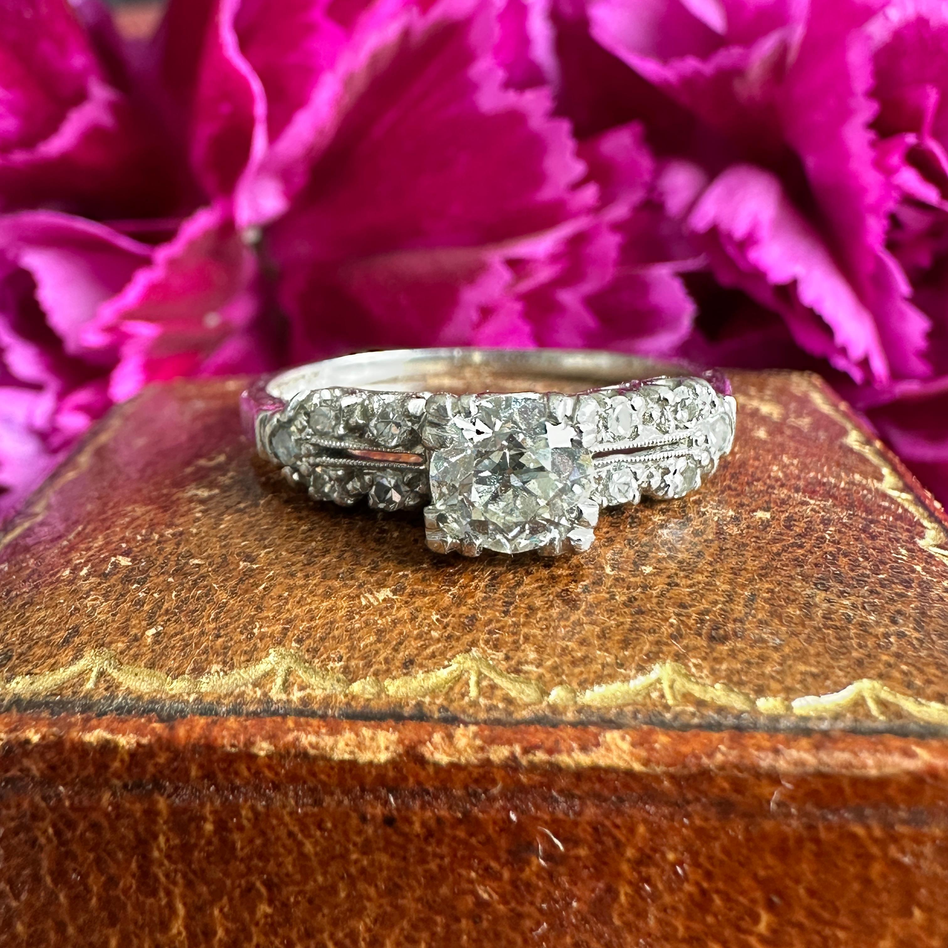 Anillo de compromiso vintage de platino con diamantes de 0,58 ct de los años 1930-40 en venta 10