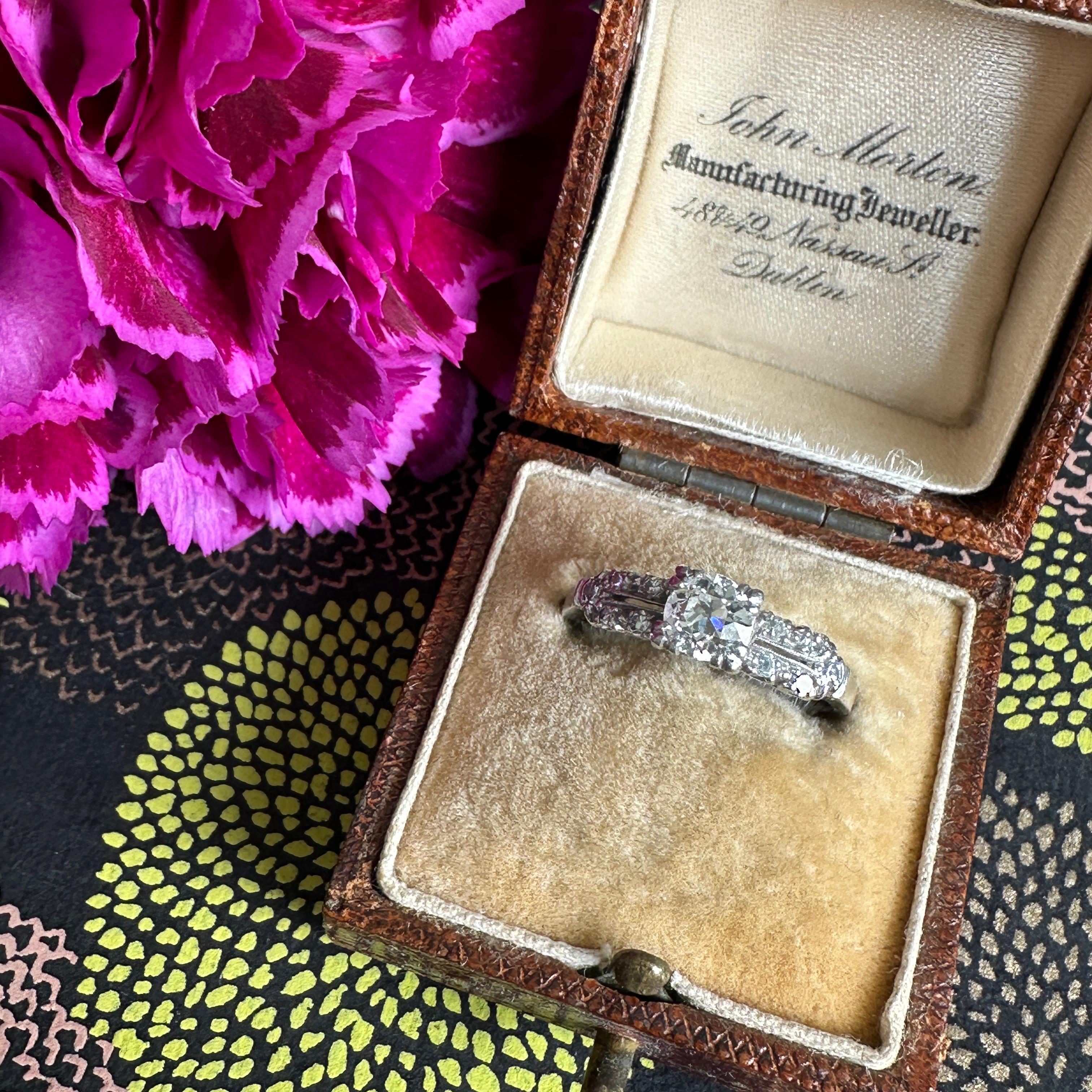 Anillo de compromiso vintage de platino con diamantes de 0,58 ct de los años 1930-40 en venta 1