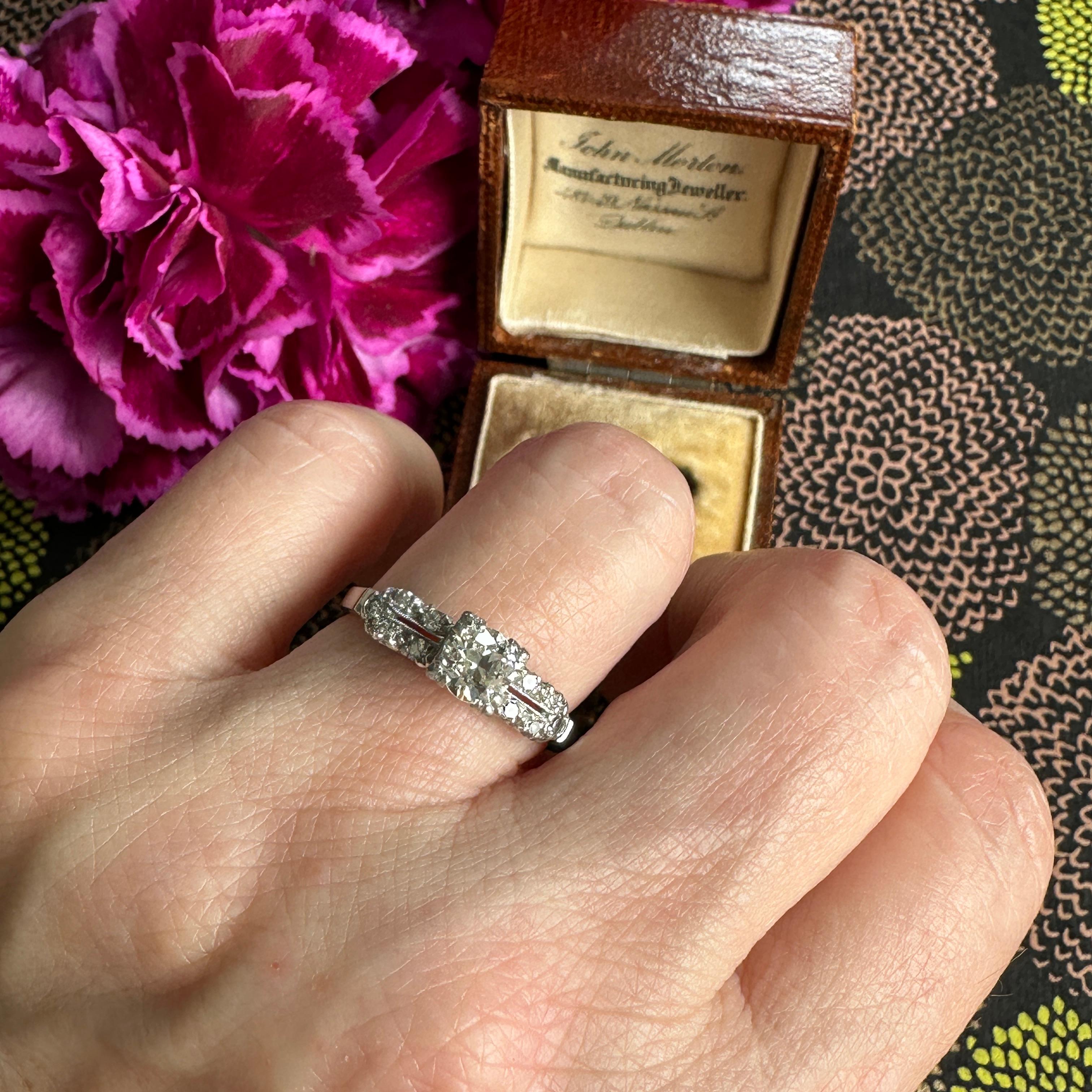 Anillo de compromiso vintage de platino con diamantes de 0,58 ct de los años 1930-40 en venta 2