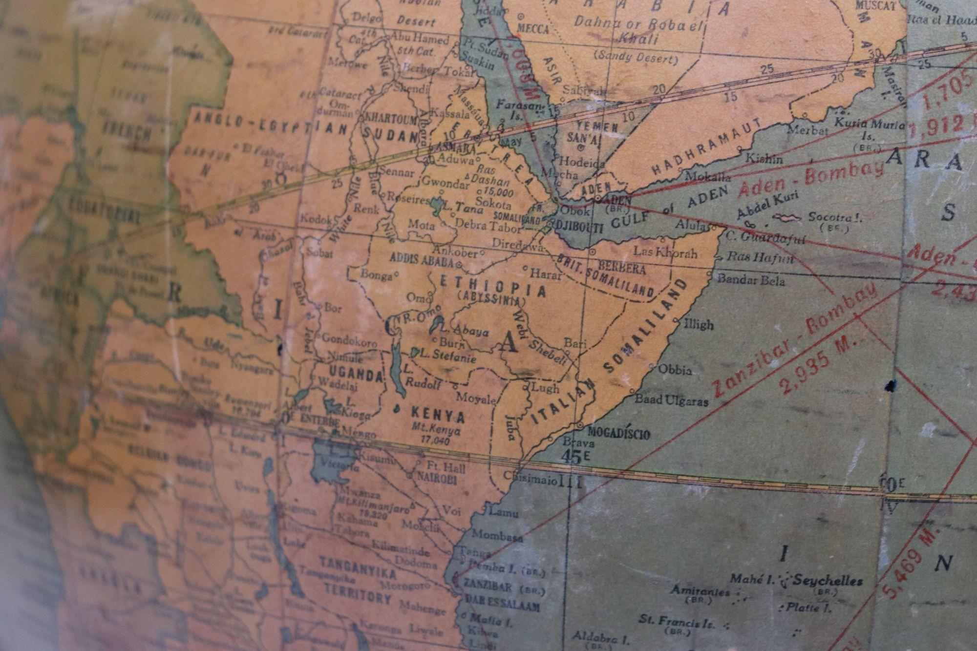 Milieu du XXe siècle Globe réversible Magnus de 1930 par la Prouty Branch Company of Chicago en vente
