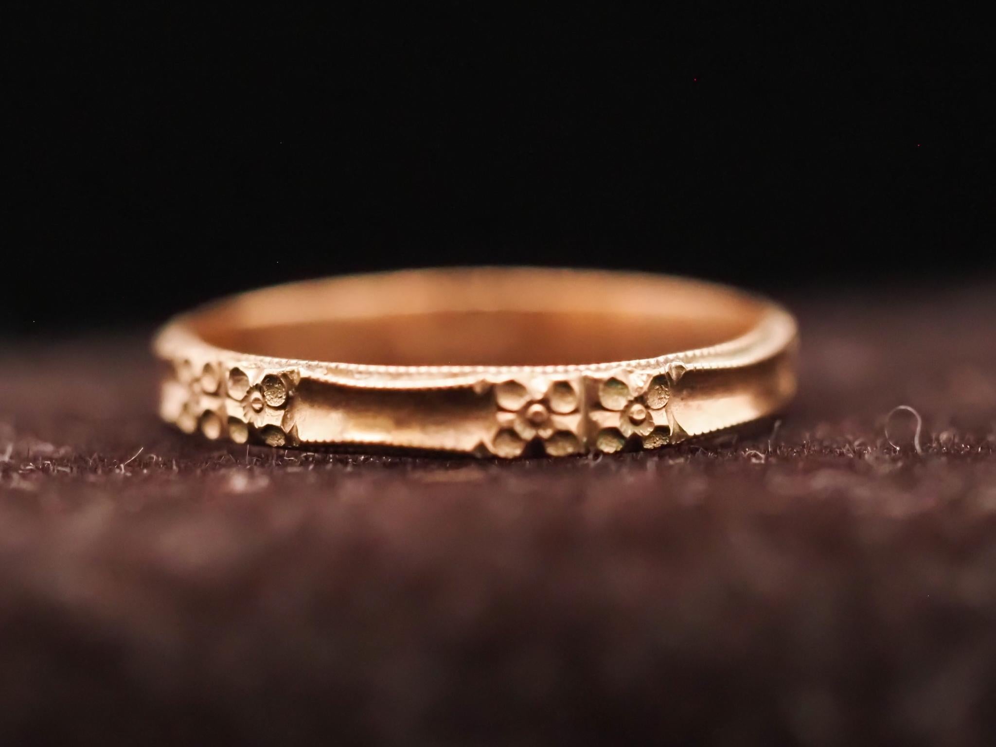 Women's Vintage 1930s 10K Yellow Gold Wedding Band For Sale