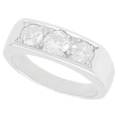 Vintage 1930s 1.16 Carat Diamond and White Gold Trilogy Ring (Bague trilogie en or blanc et diamant de 1.16 carat)